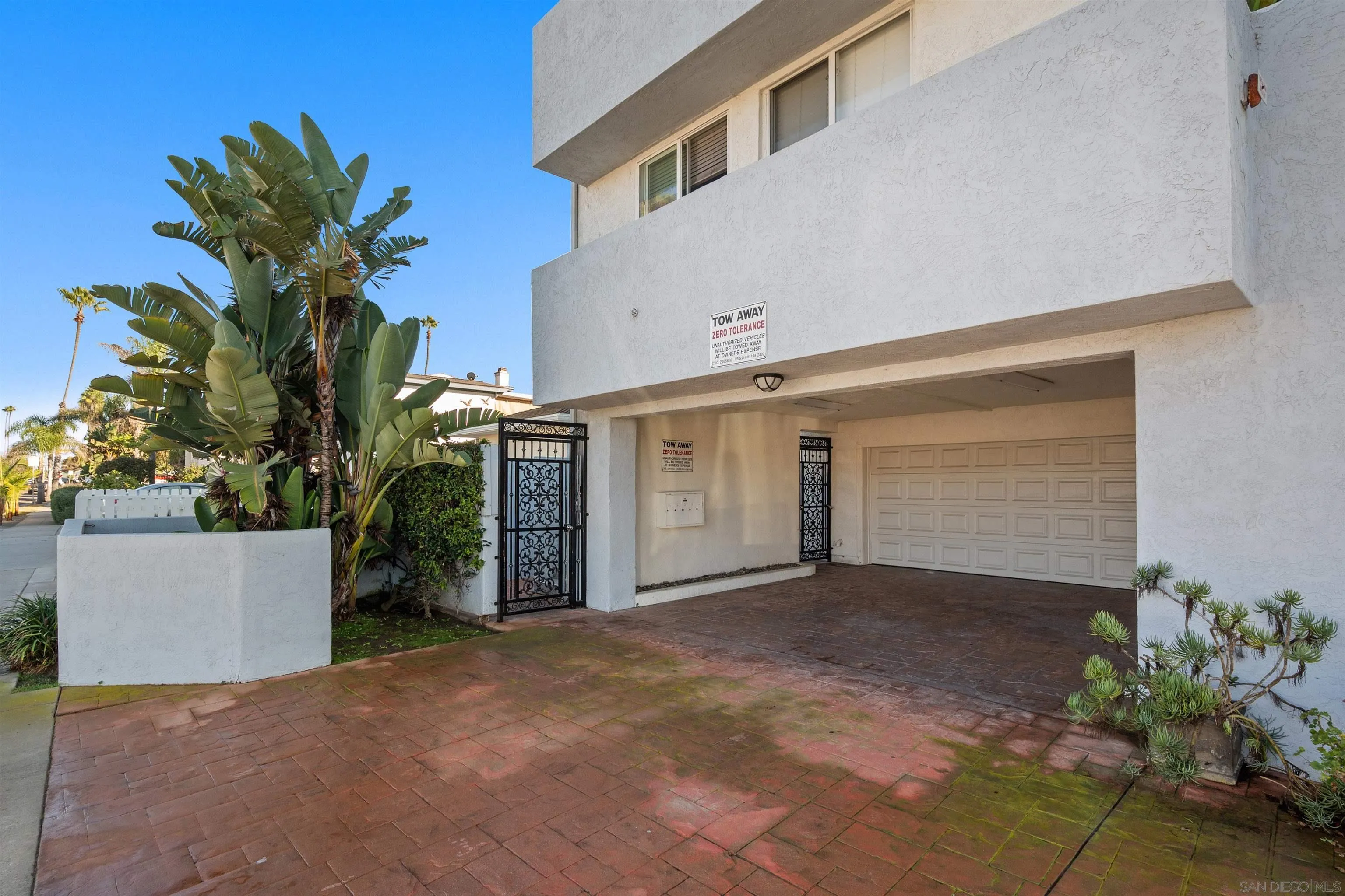 155 Ebony Ave