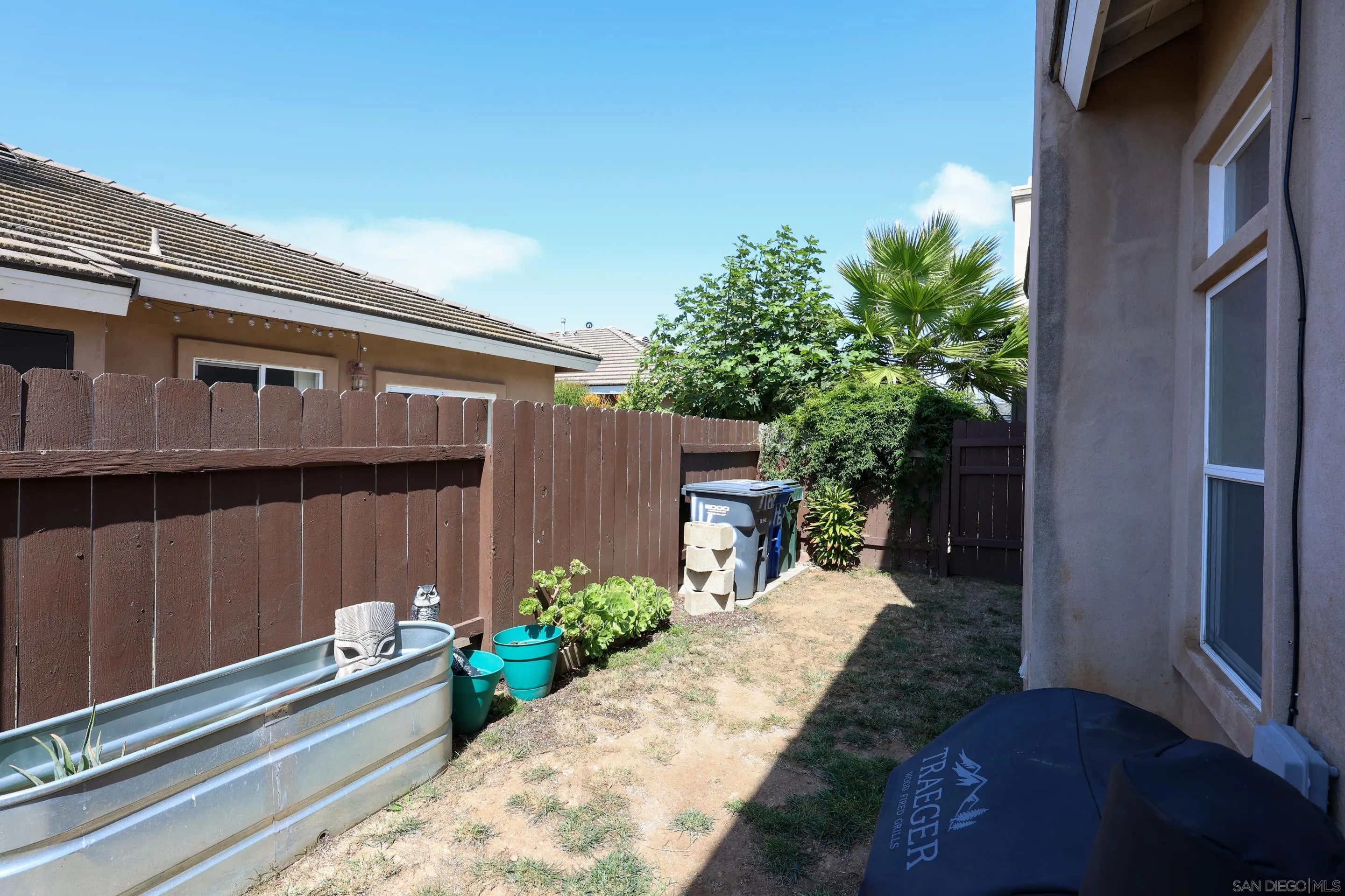 1162 Grove Ave