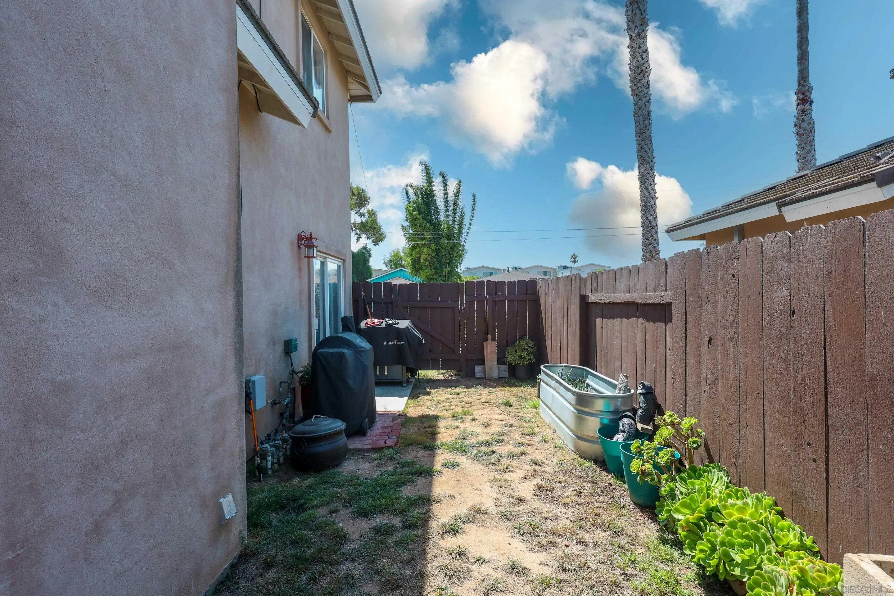 1162 Grove Ave
