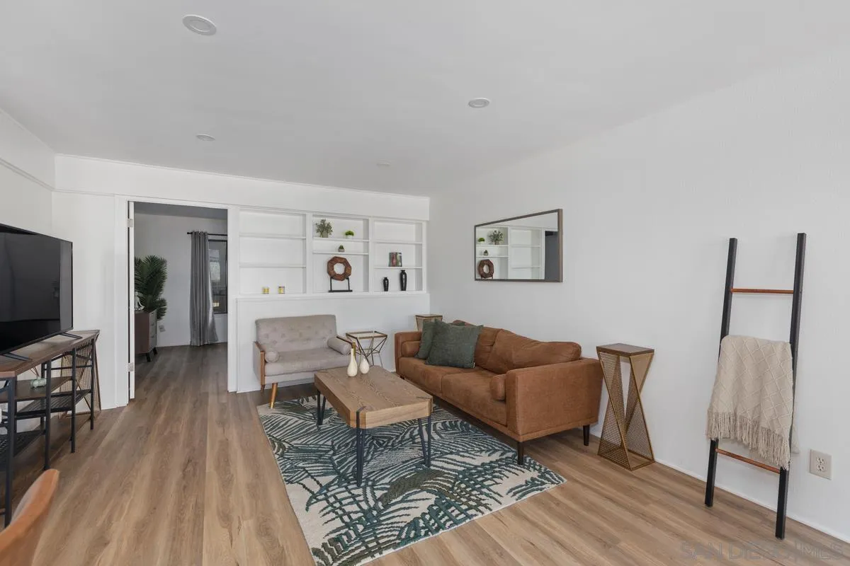 4269 5th Ave