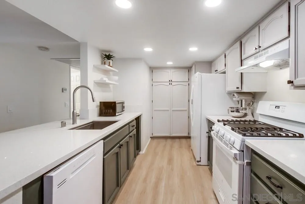 6033 Estelle Street Unit 9