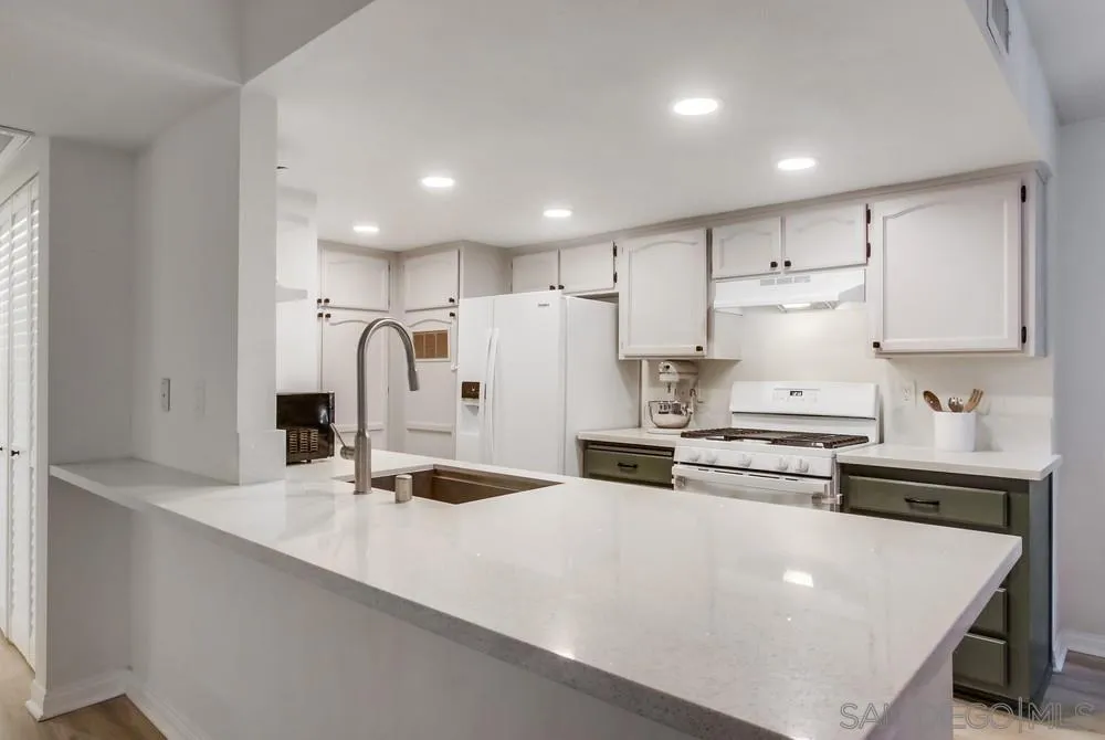 6033 Estelle Street Unit 9