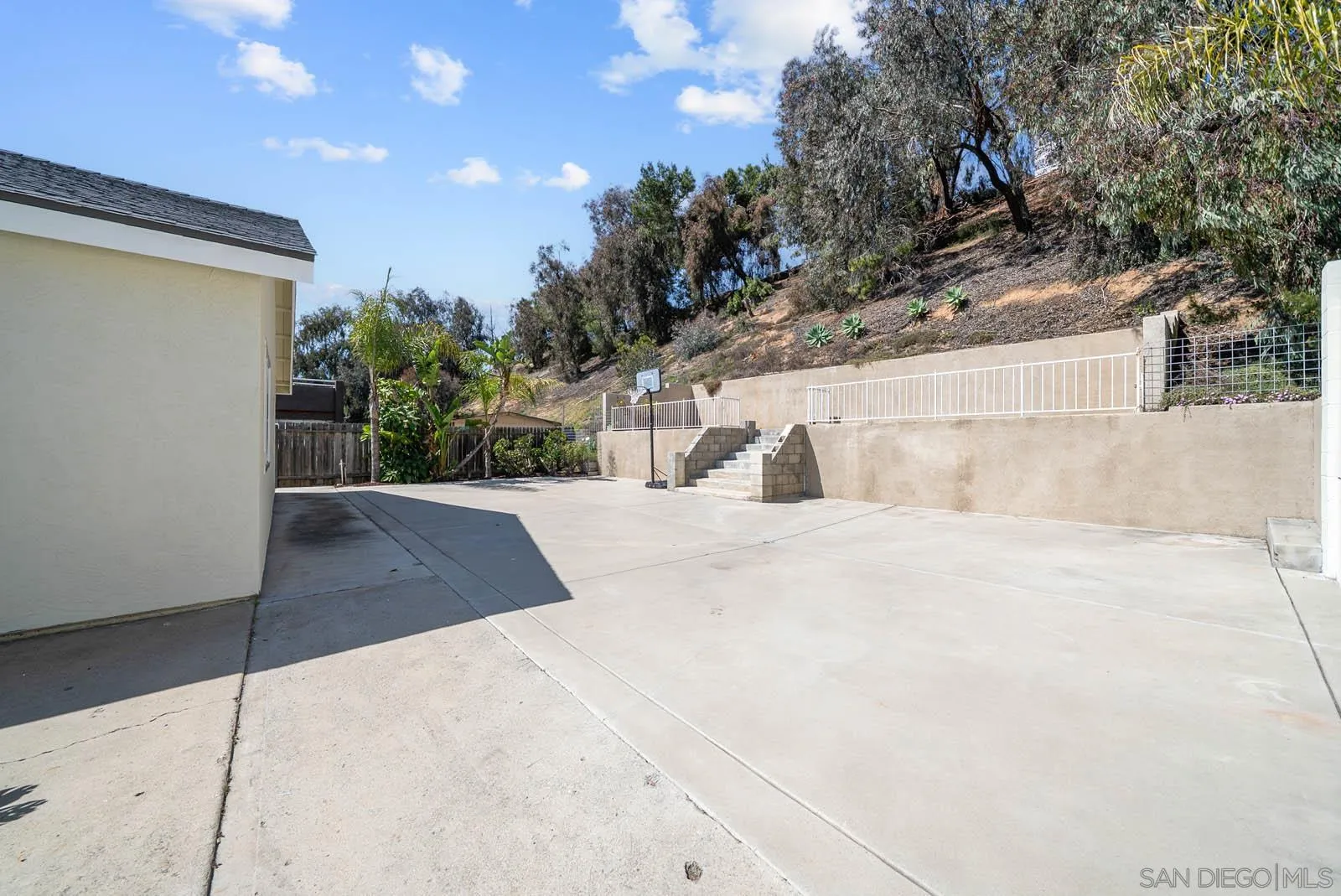 3464 Clavelita Street