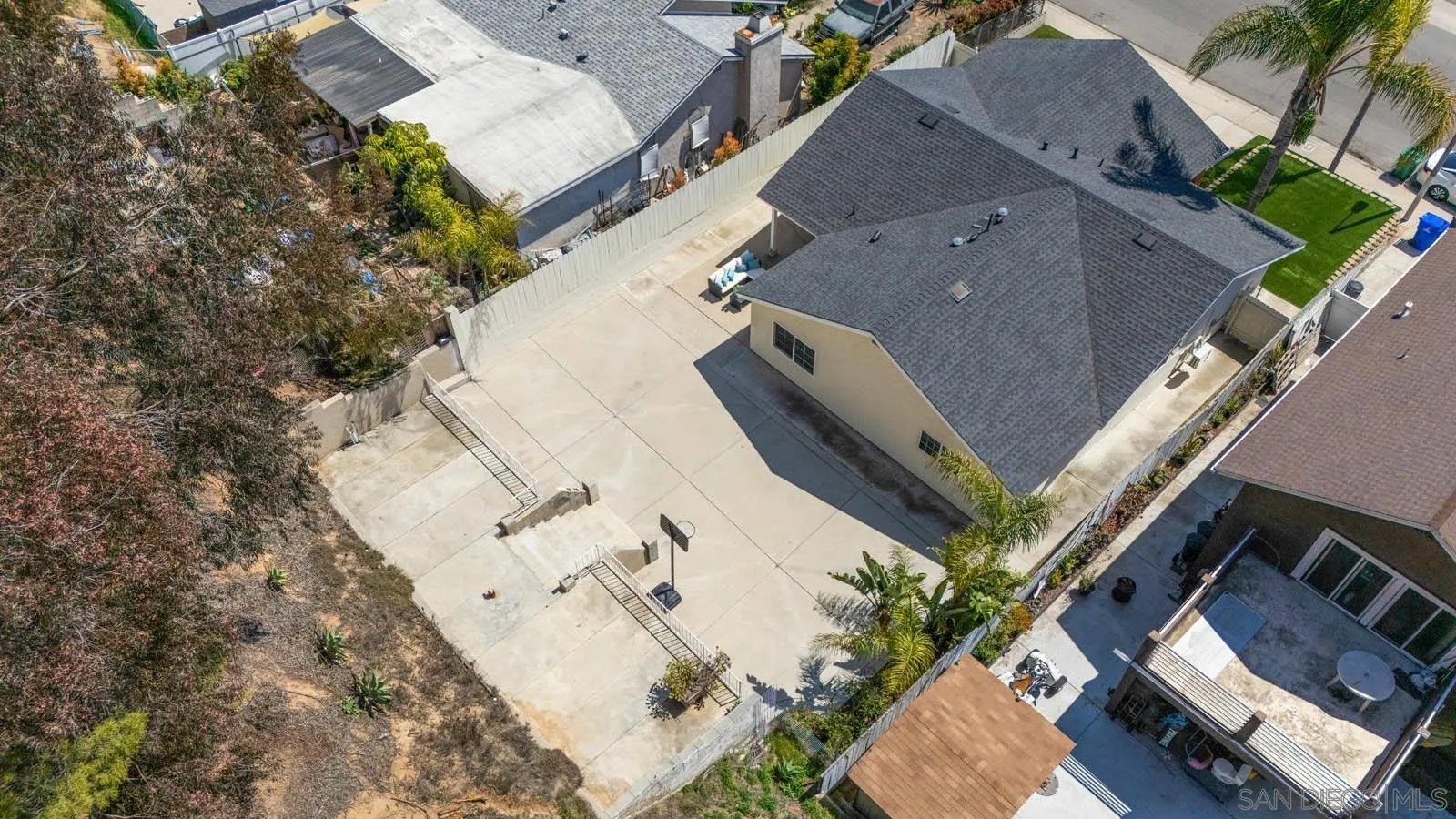 3464 Clavelita Street