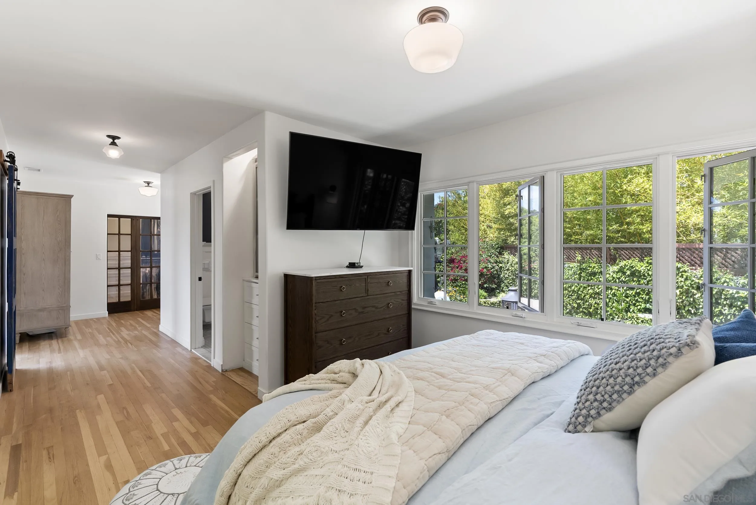 10409 Grandview Dr