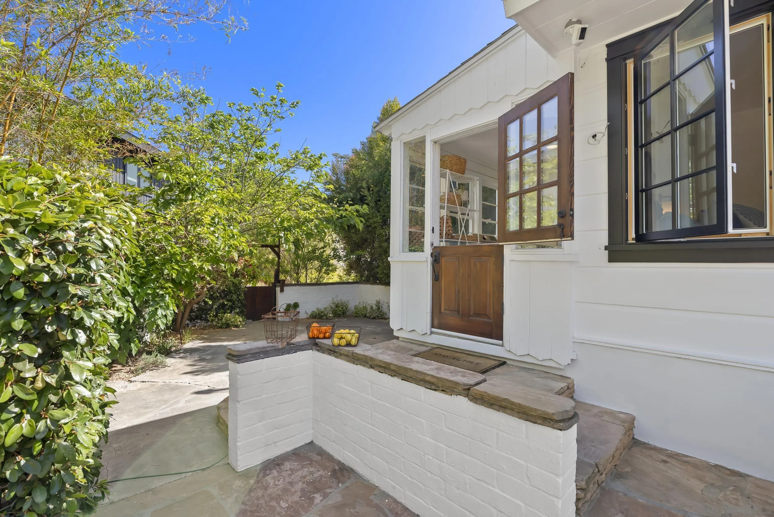 10409 Grandview Dr