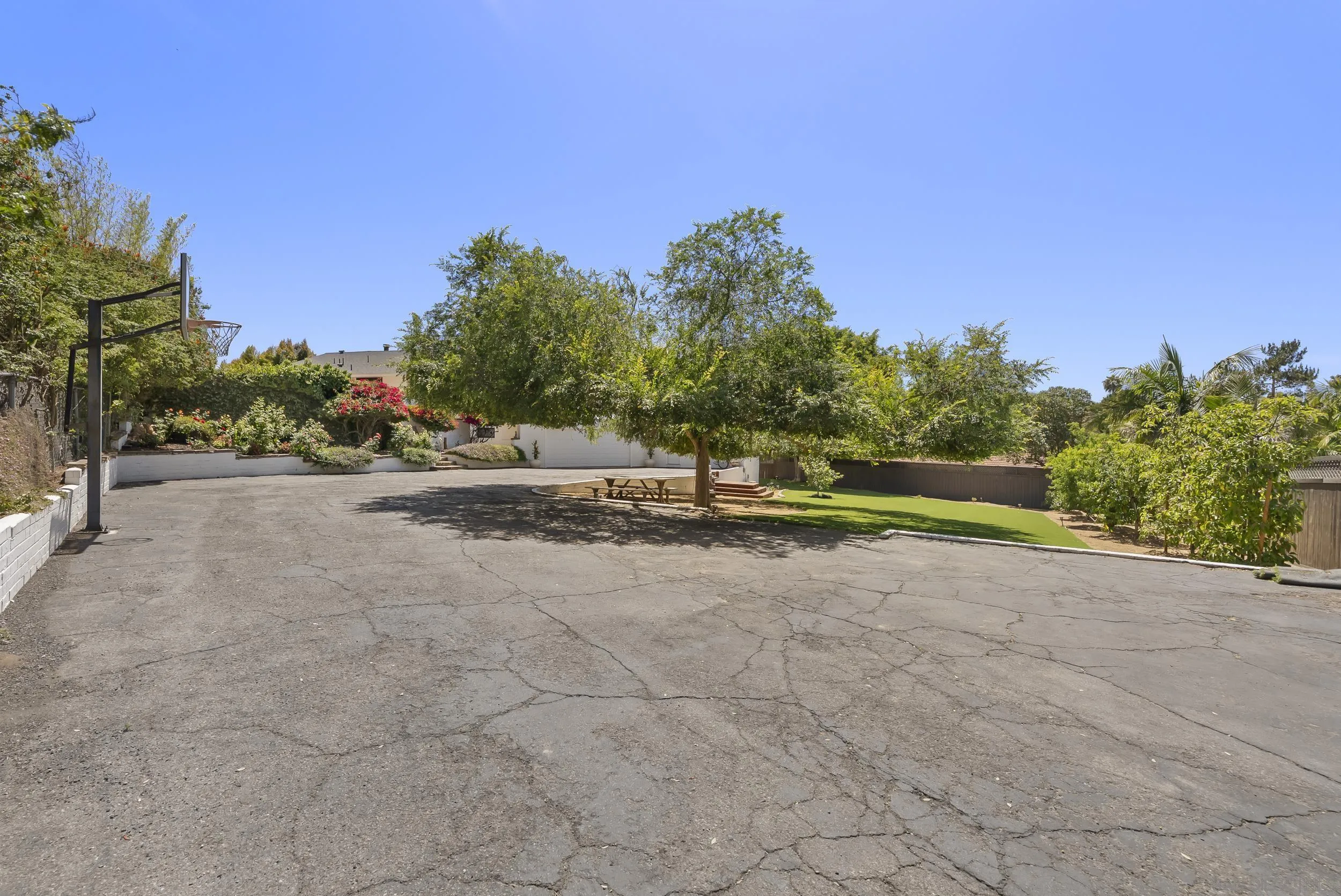 10409 Grandview Dr