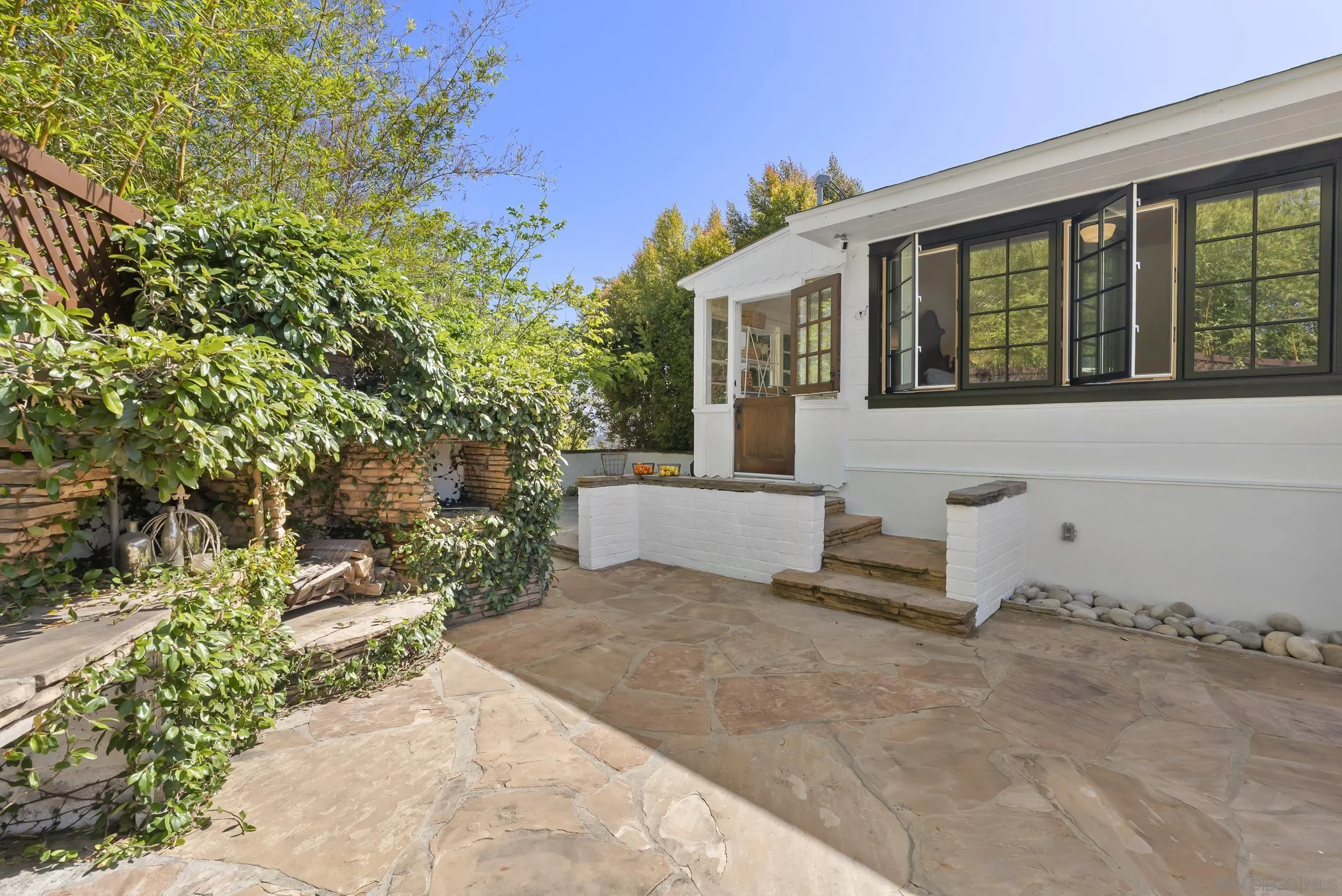 10409 Grandview Dr