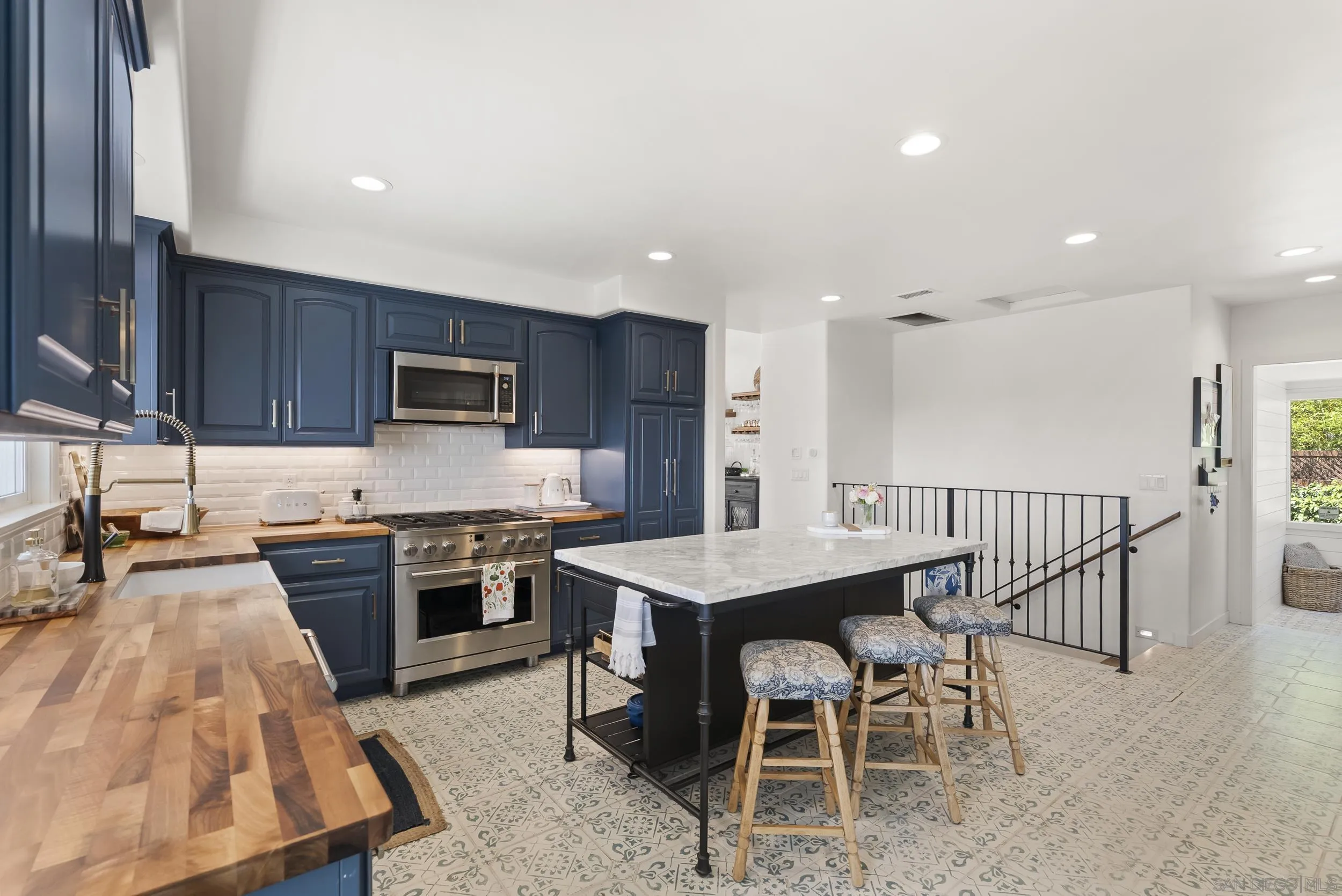 10409 Grandview Dr