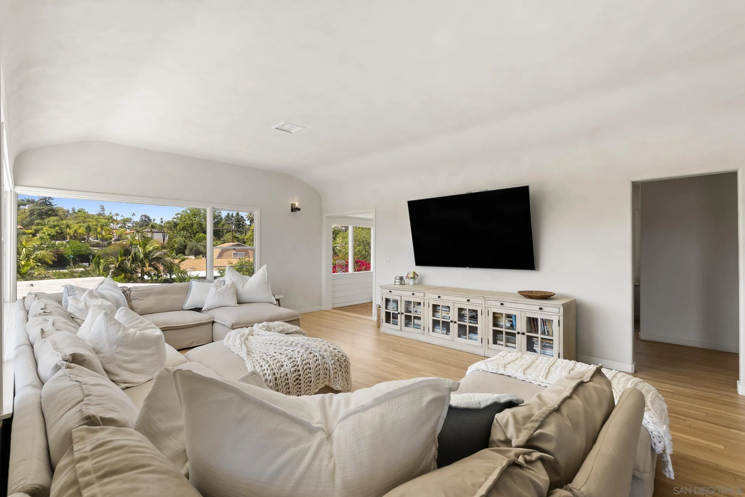 10409 Grandview Dr