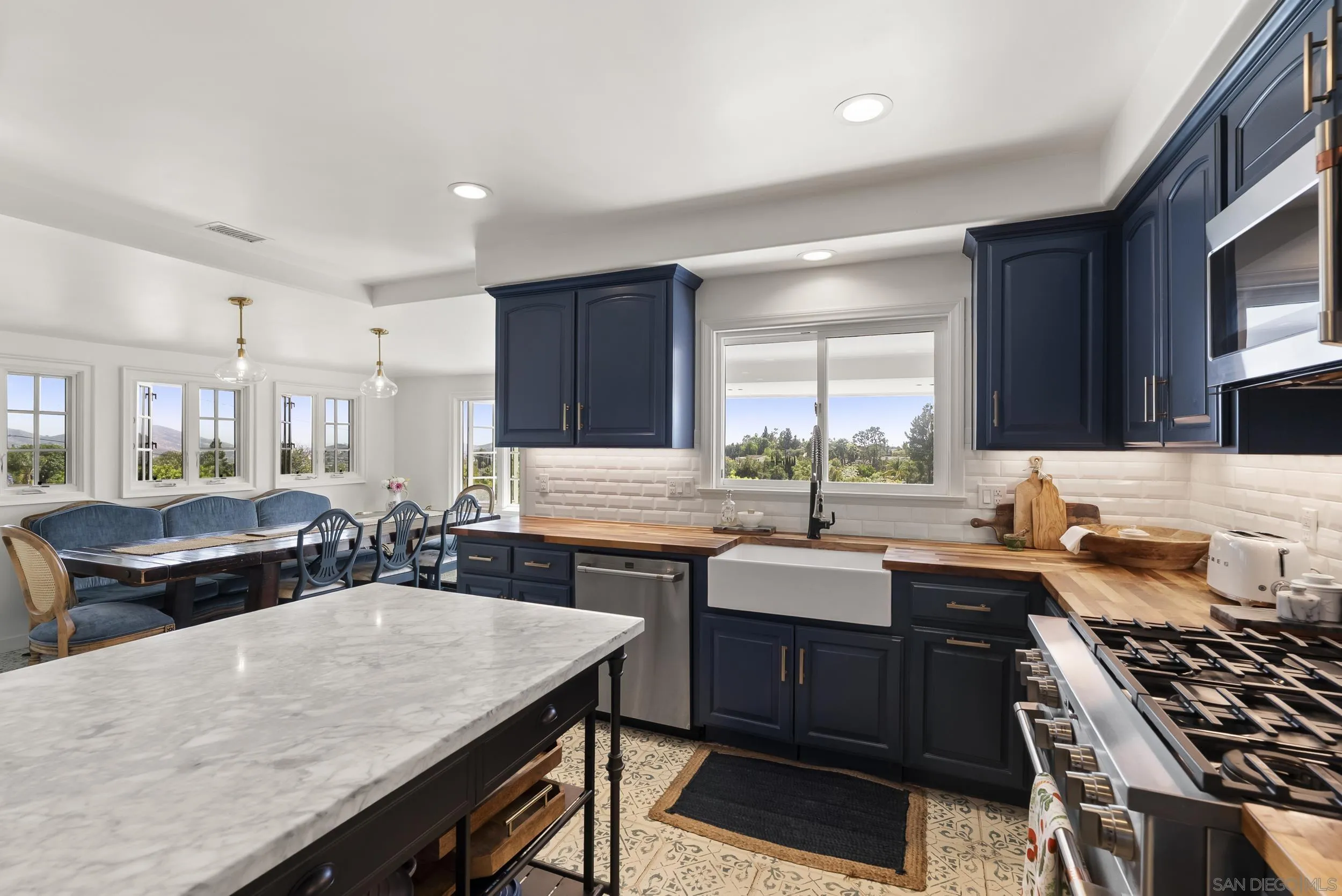 10409 Grandview Dr