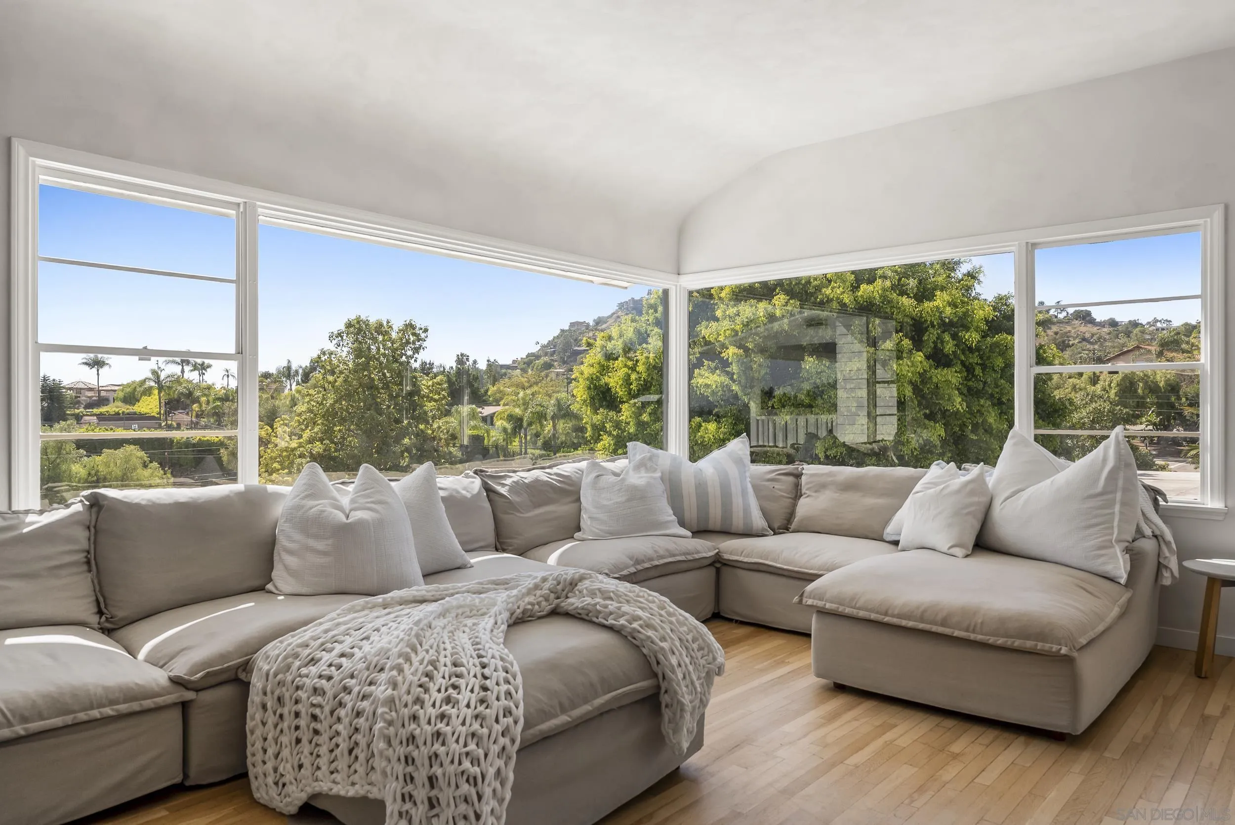 10409 Grandview Dr