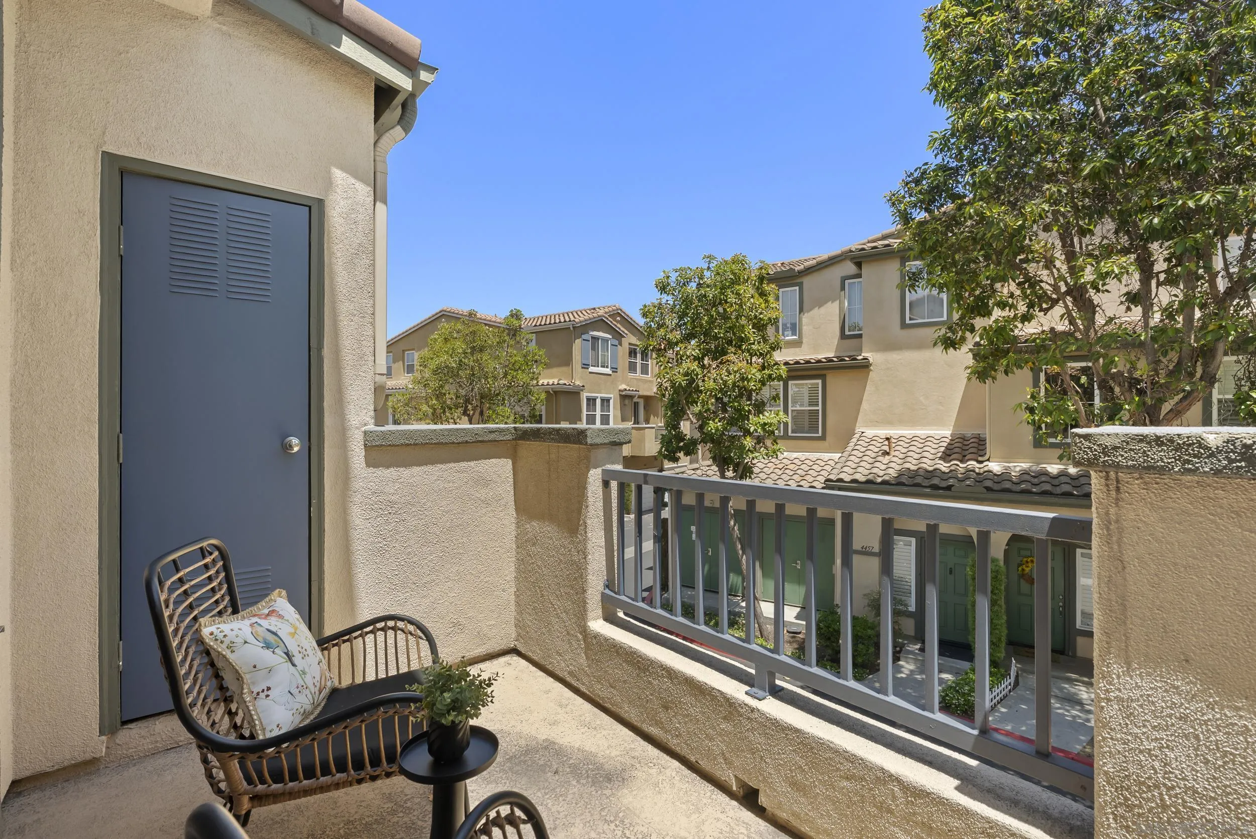 1562 Paseo Aurora