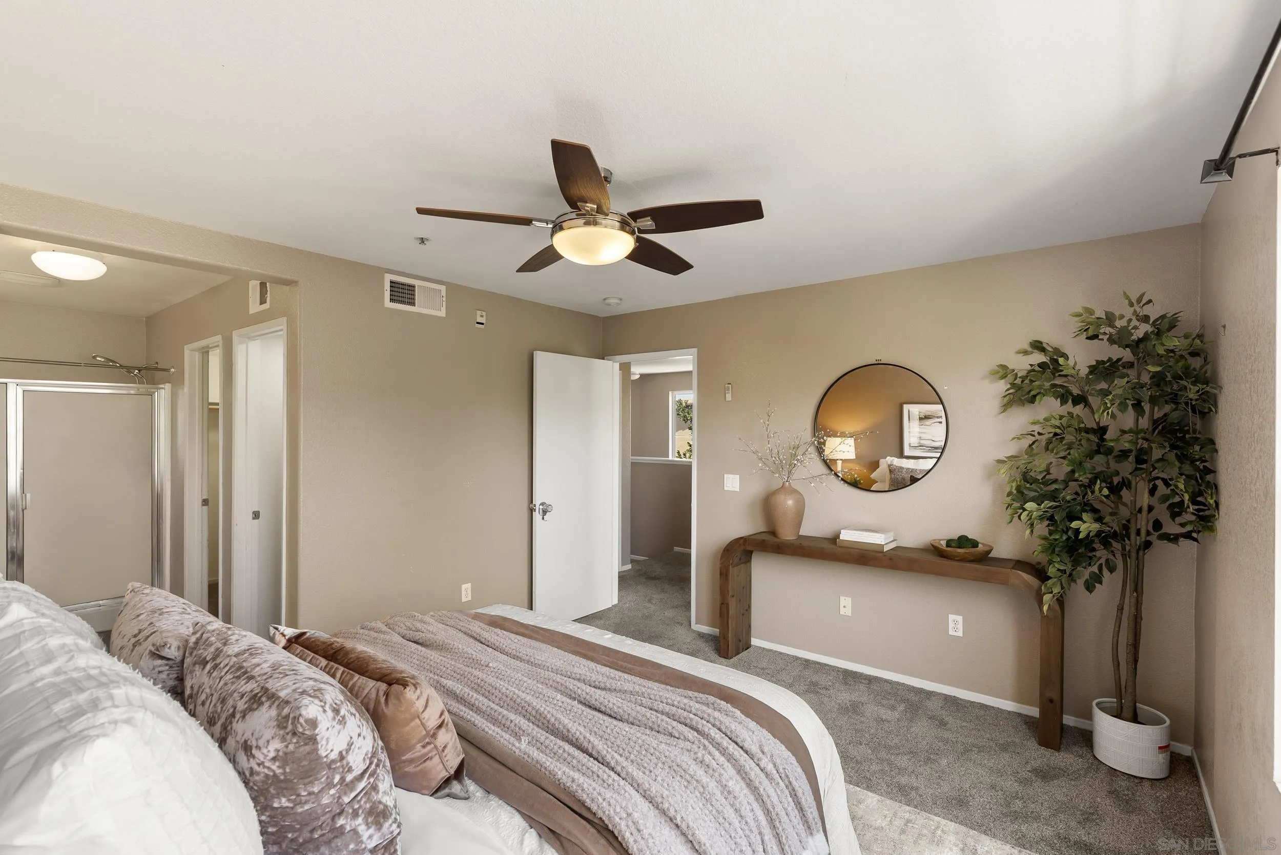 1562 Paseo Aurora