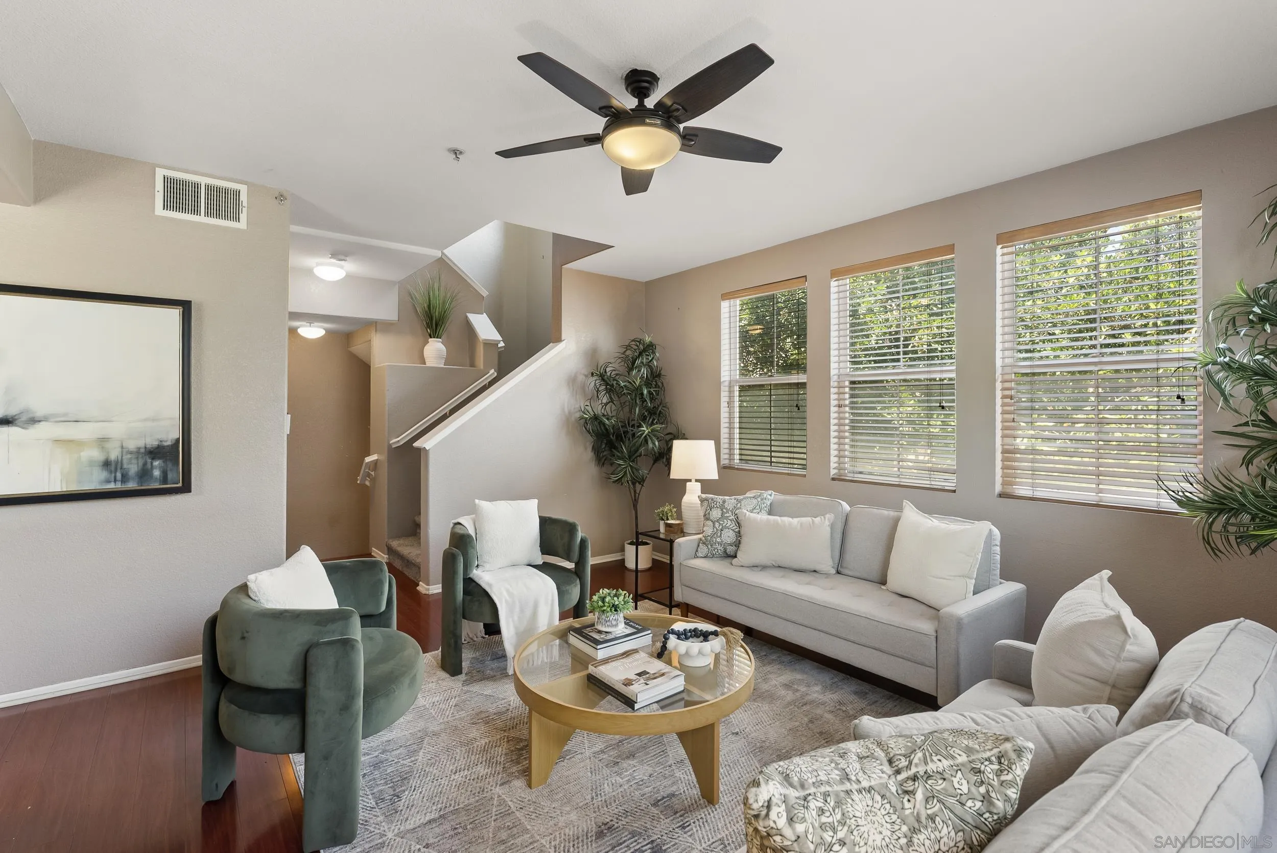 1562 Paseo Aurora