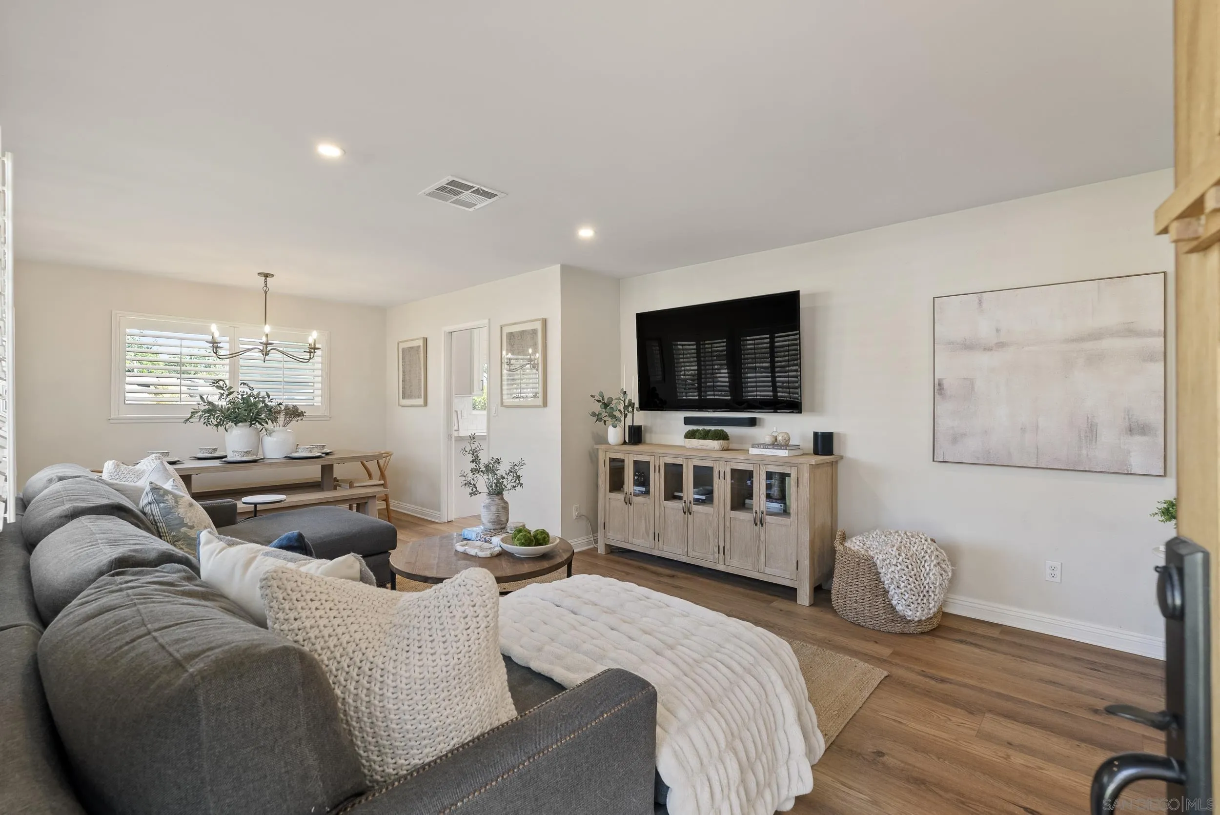 4454 Bertha Ct