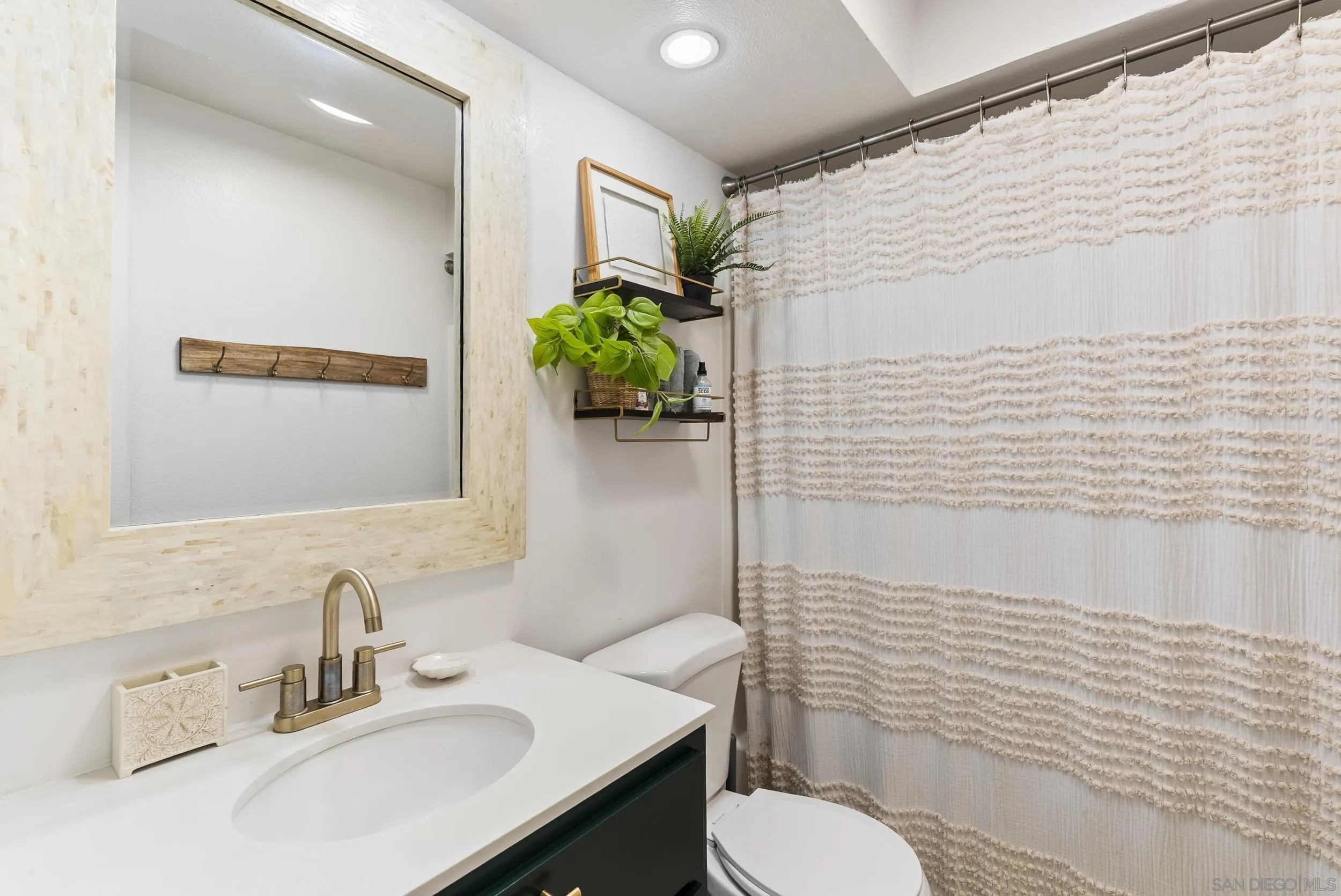 263 Dahlia Ave Unit Unit 2