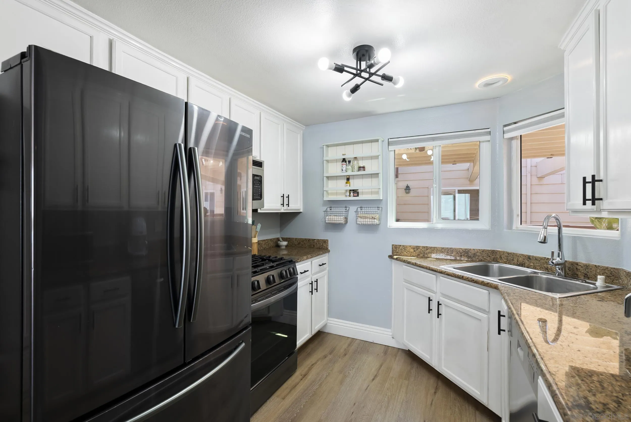 263 Dahlia Ave Unit Unit 2