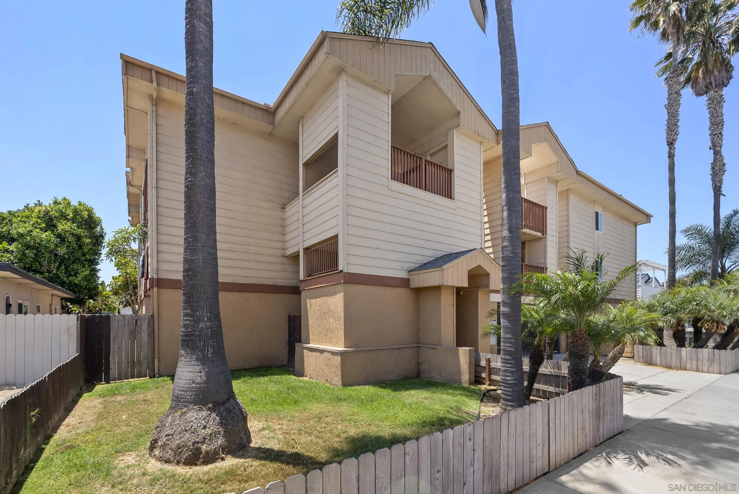 263 Dahlia Ave Unit Unit 2