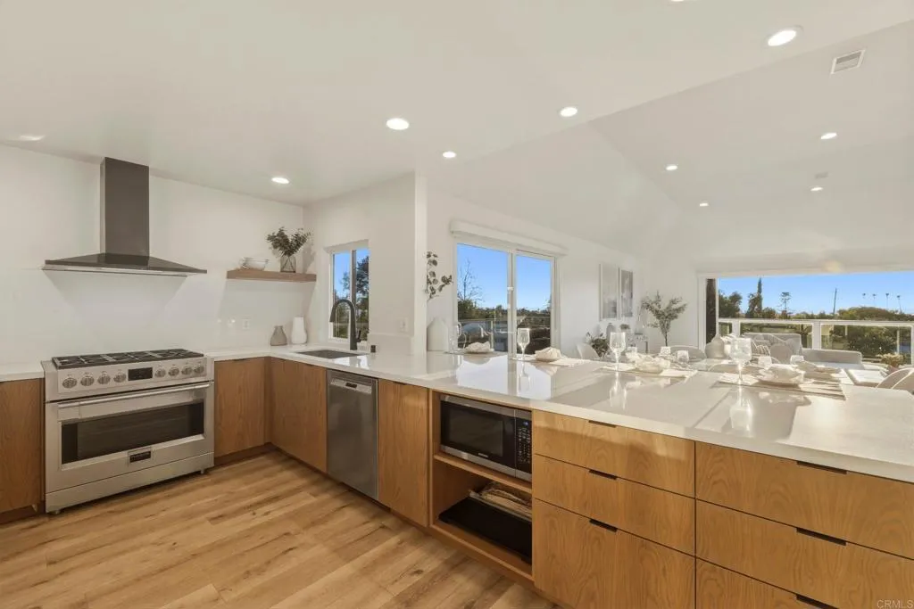 1712 Burgundy Road
