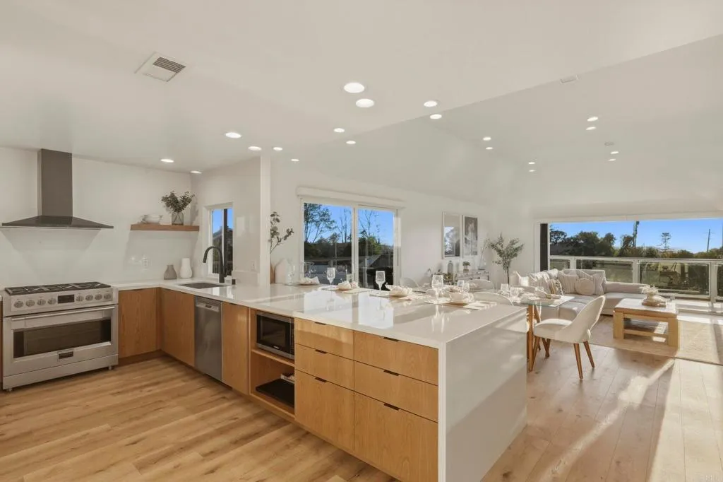 1712 Burgundy Road