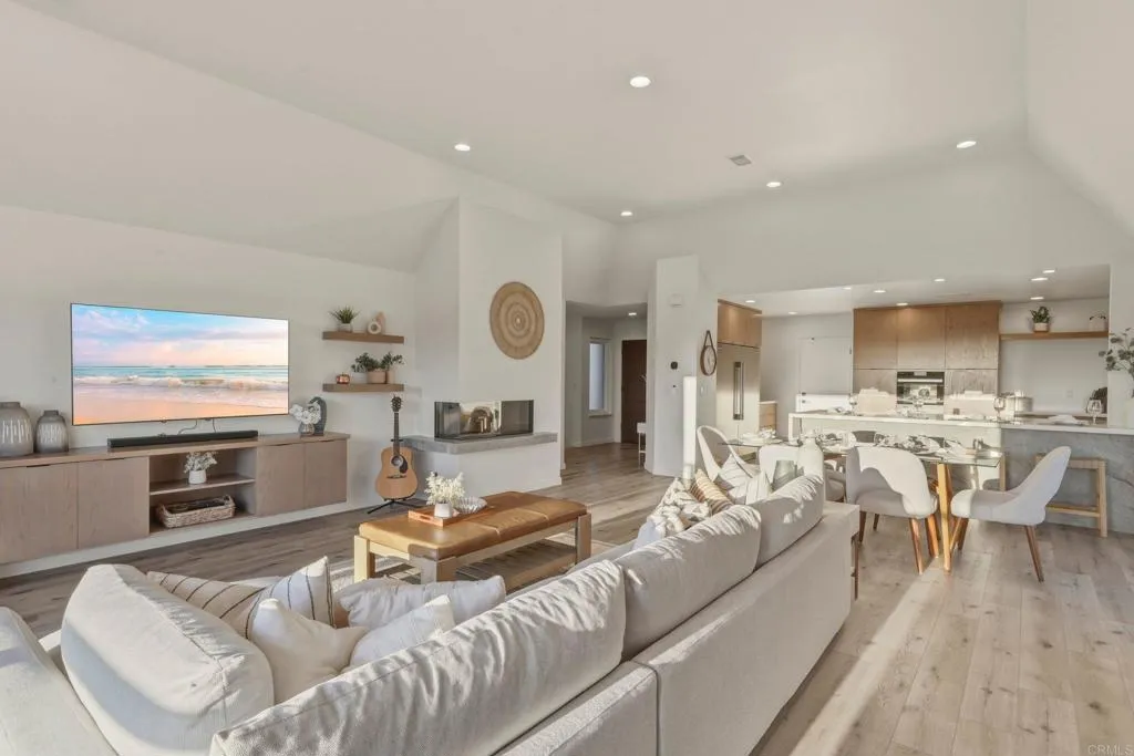 1712 Burgundy Road