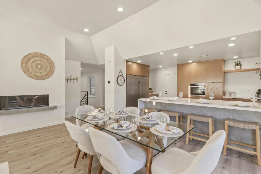 1712 Burgundy Road