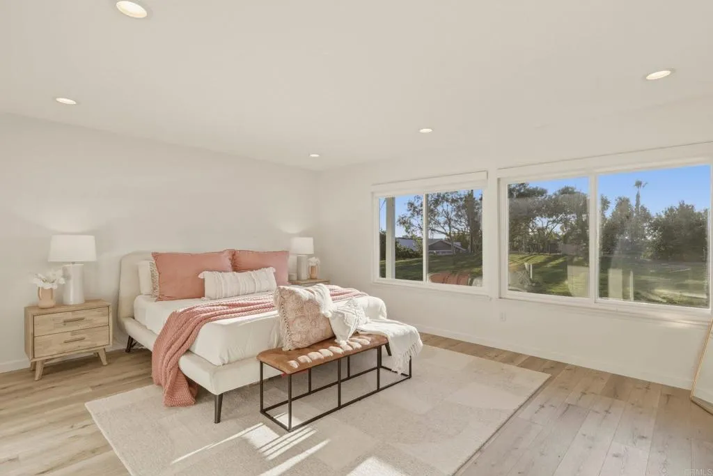 1712 Burgundy Road