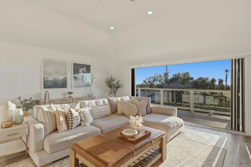 1712 Burgundy Road