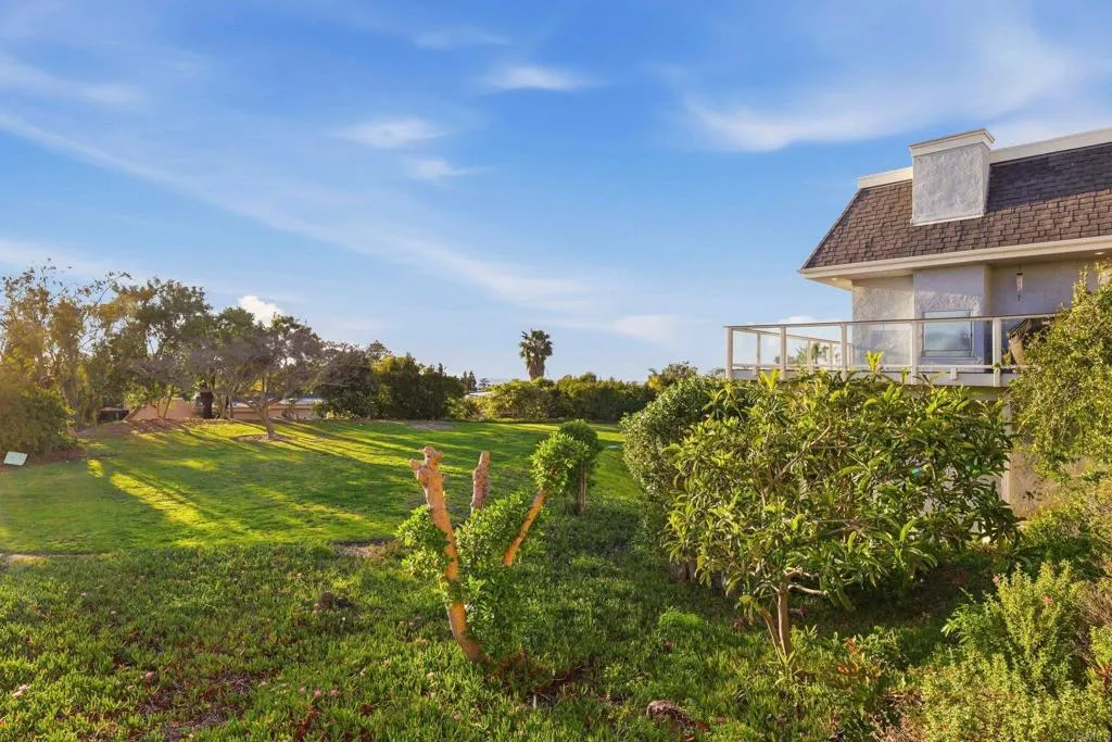 1712 Burgundy Road