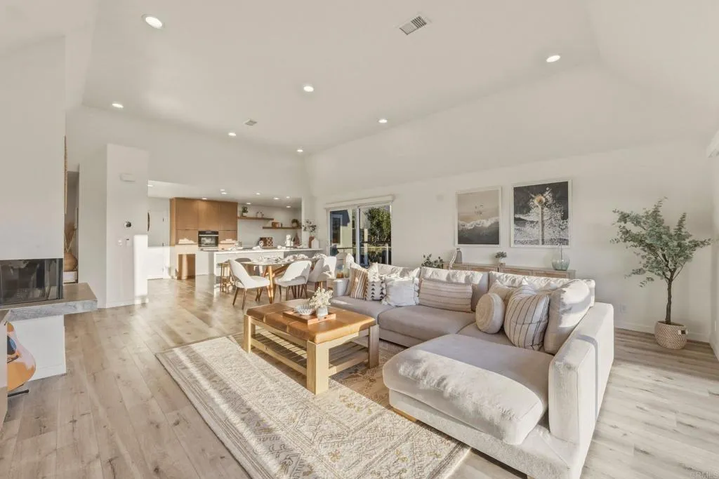 1712 Burgundy Road