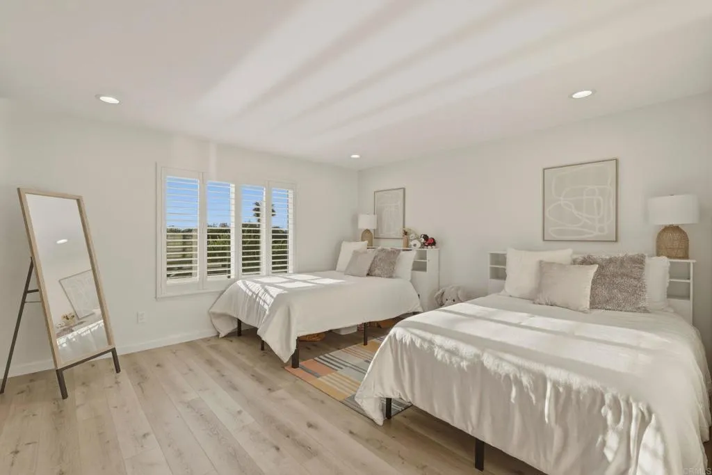 1712 Burgundy Road