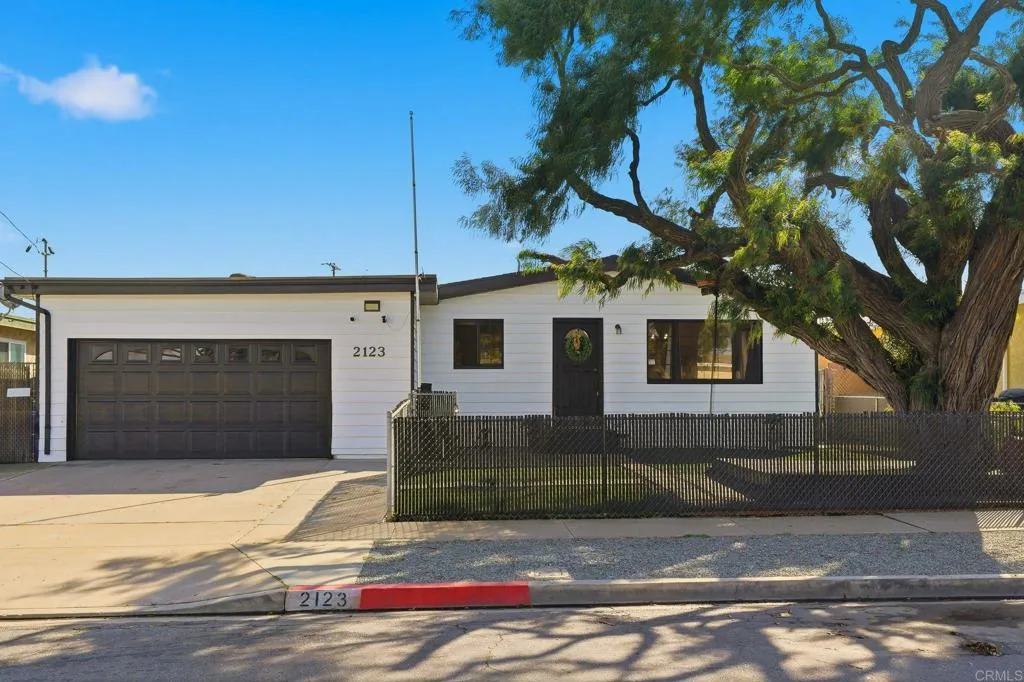 2123 Hemlock Avenue