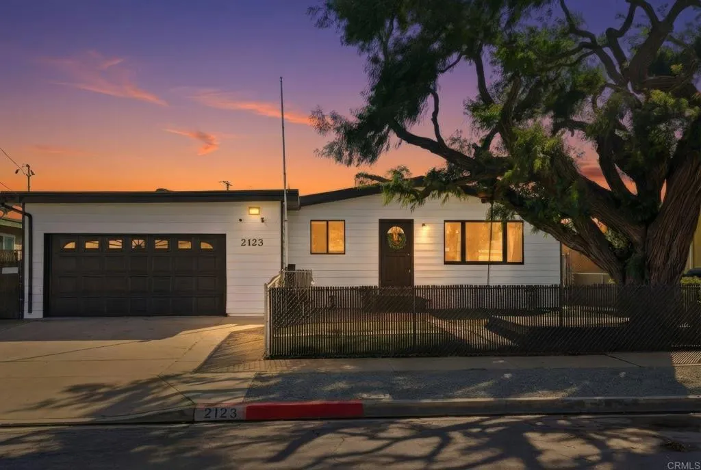2123 Hemlock Avenue
