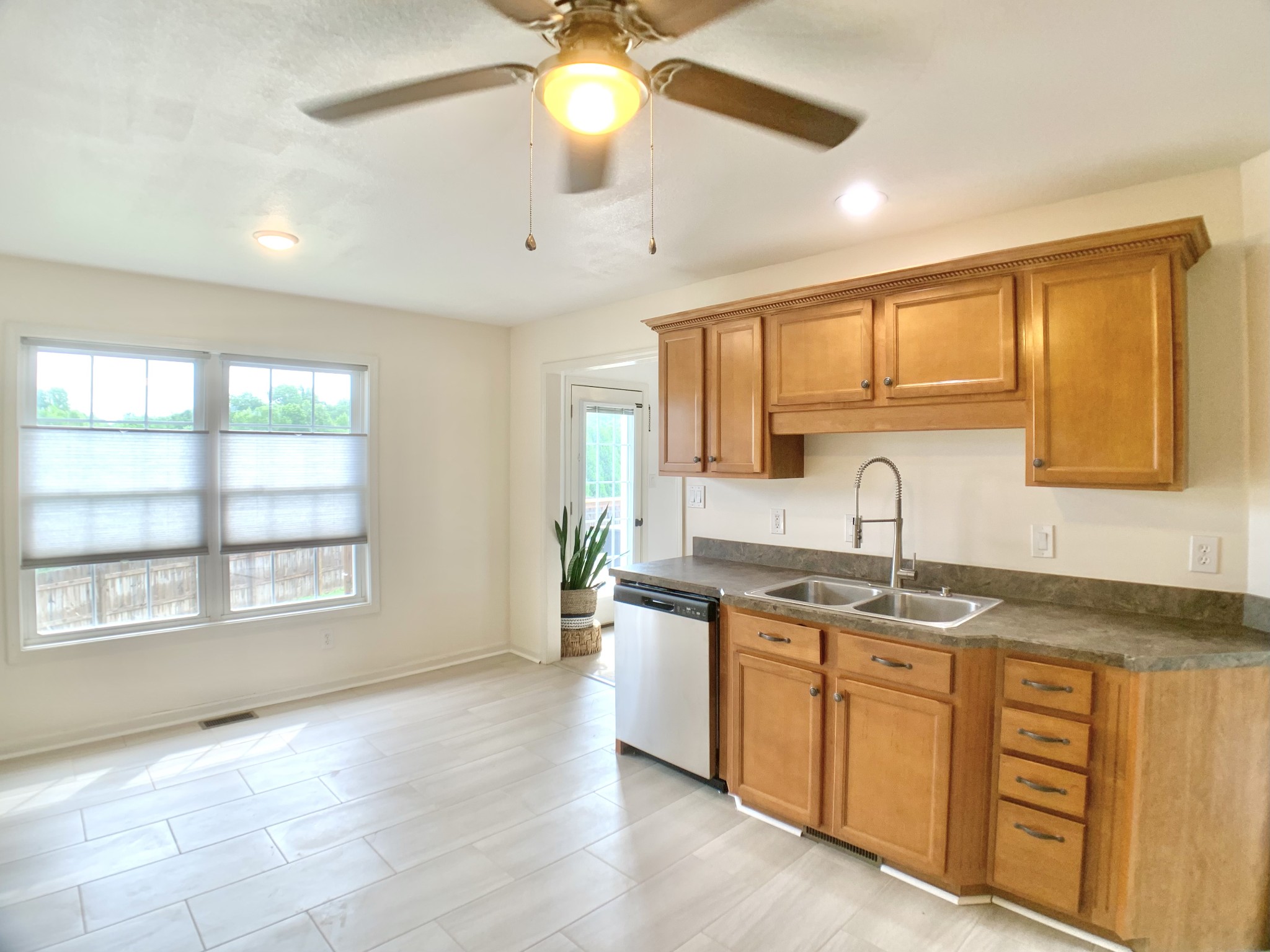 590 Mountain View Ct