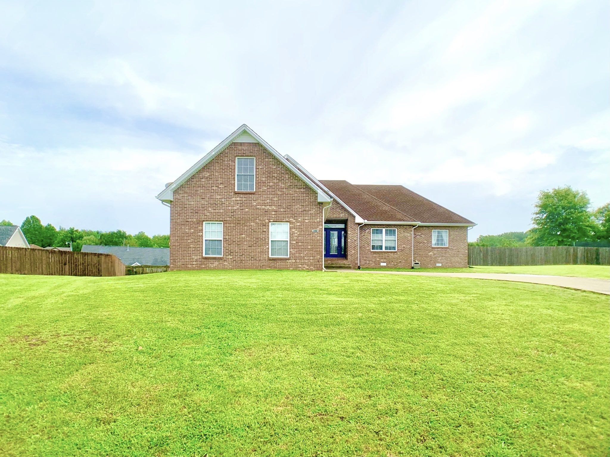 590 Mountain View Ct