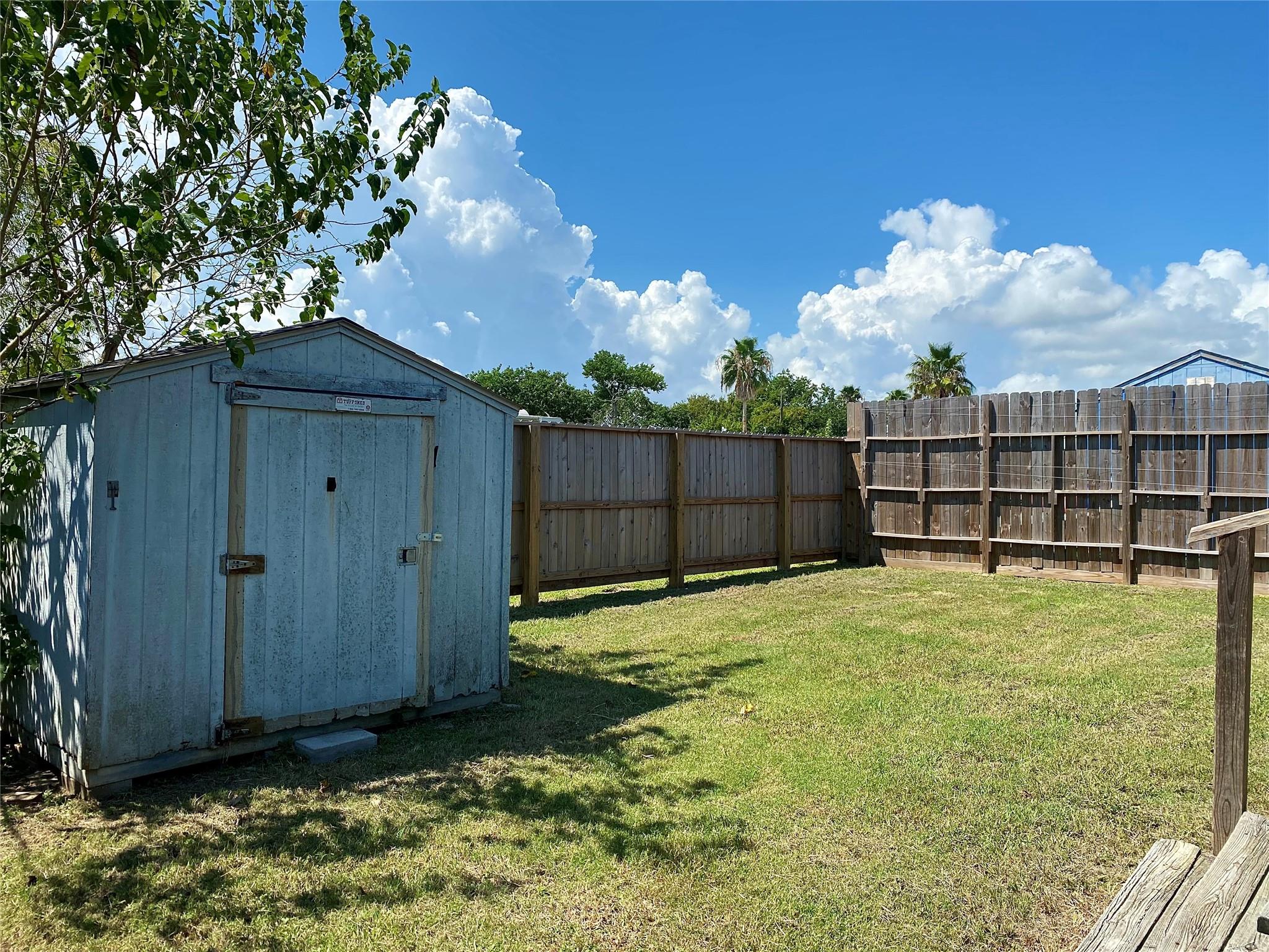 2371 Broadway Street E