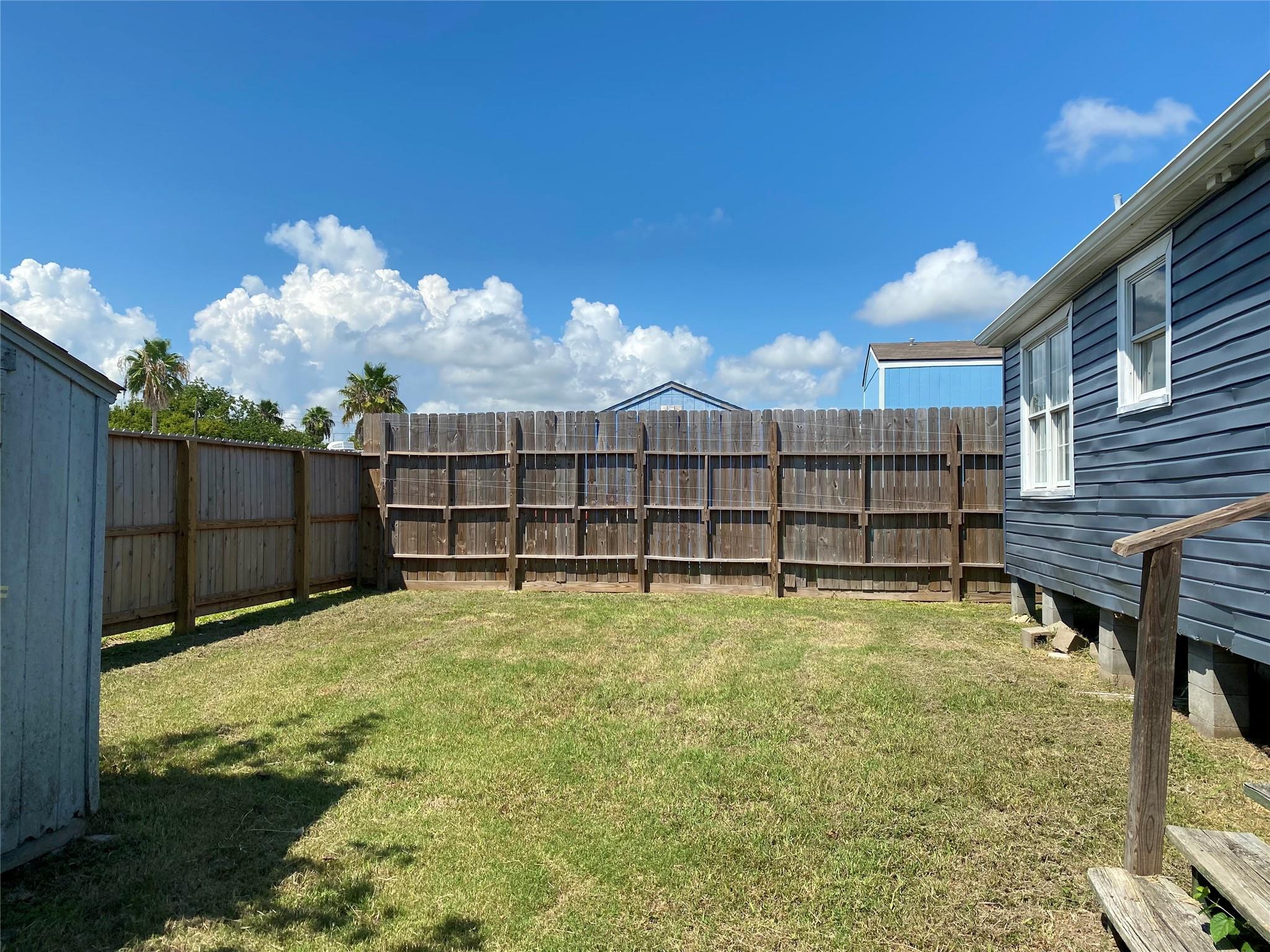 2371 Broadway Street E, San Leon