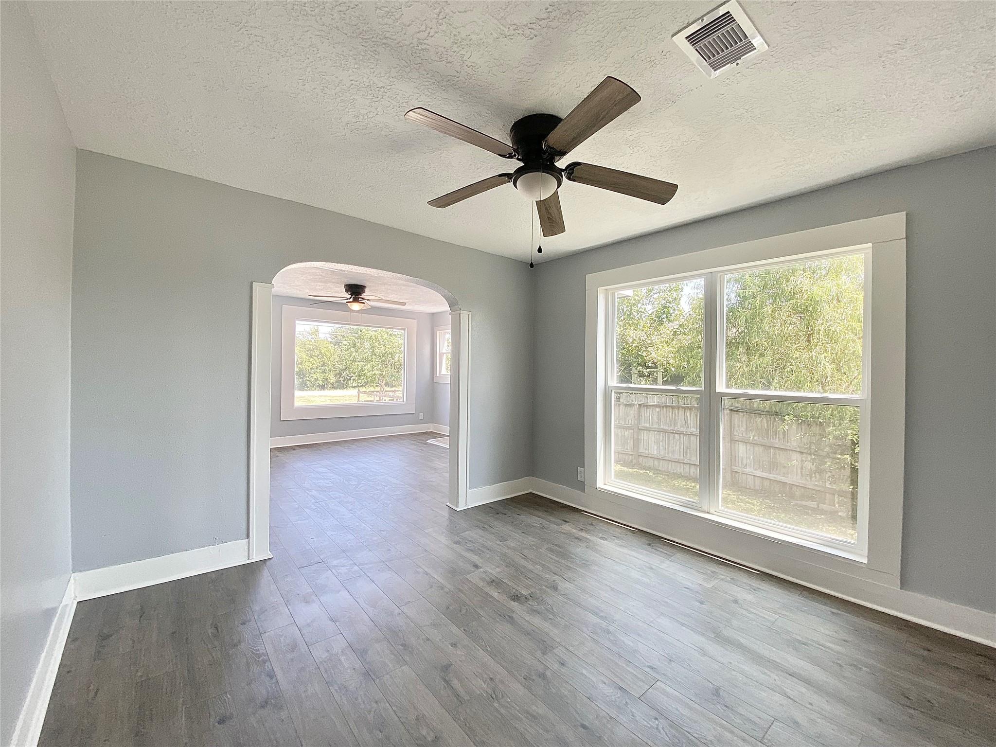 2371 Broadway Street E, San Leon