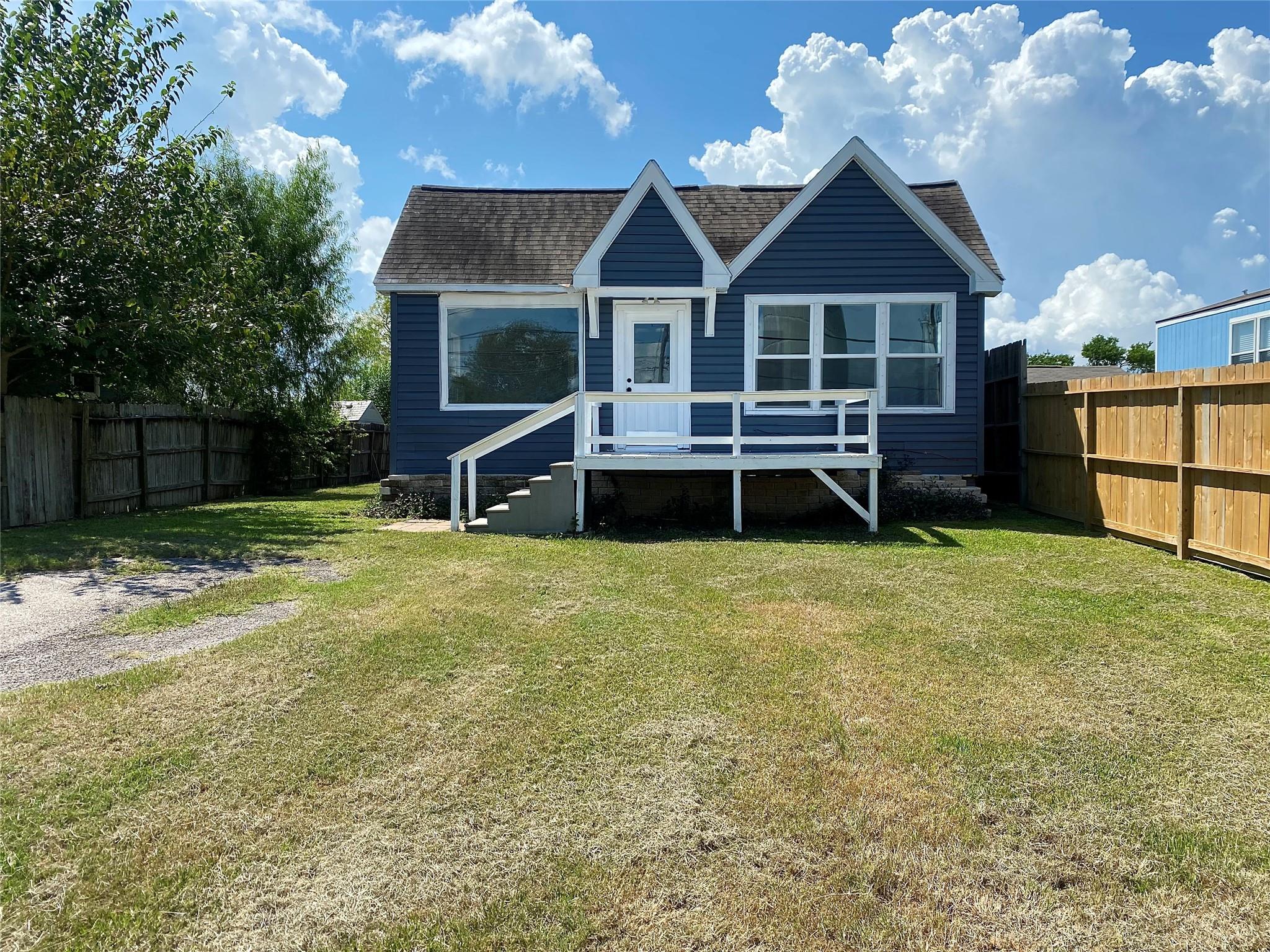 2371 Broadway Street E, San Leon