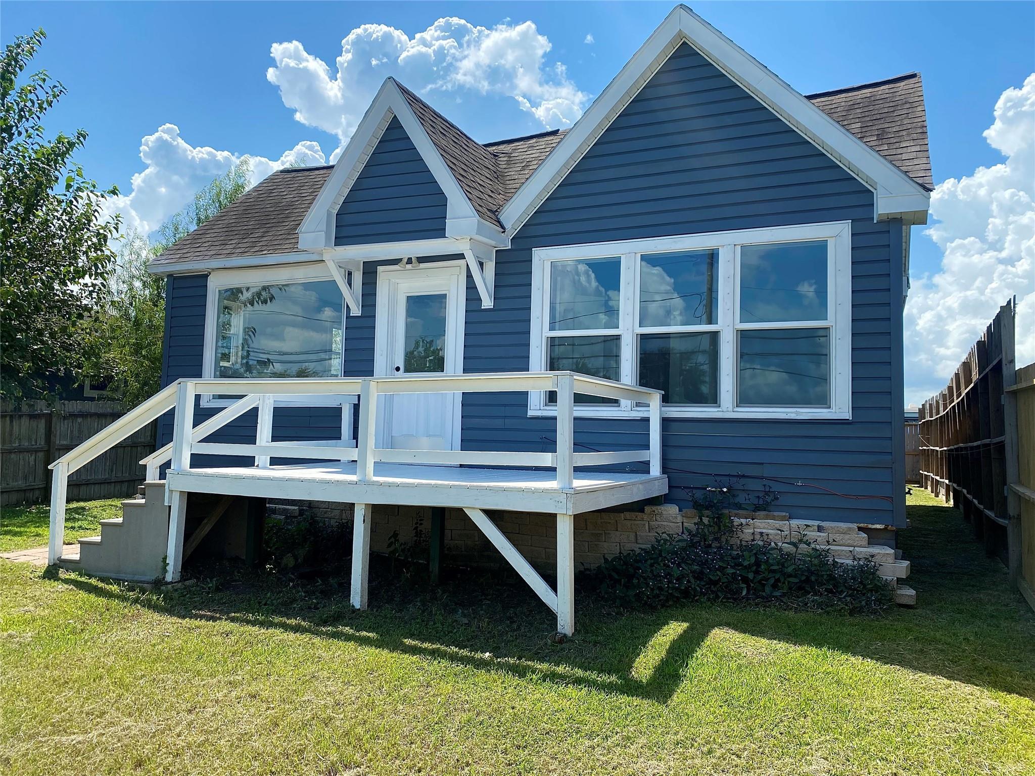 2371 Broadway Street E, San Leon