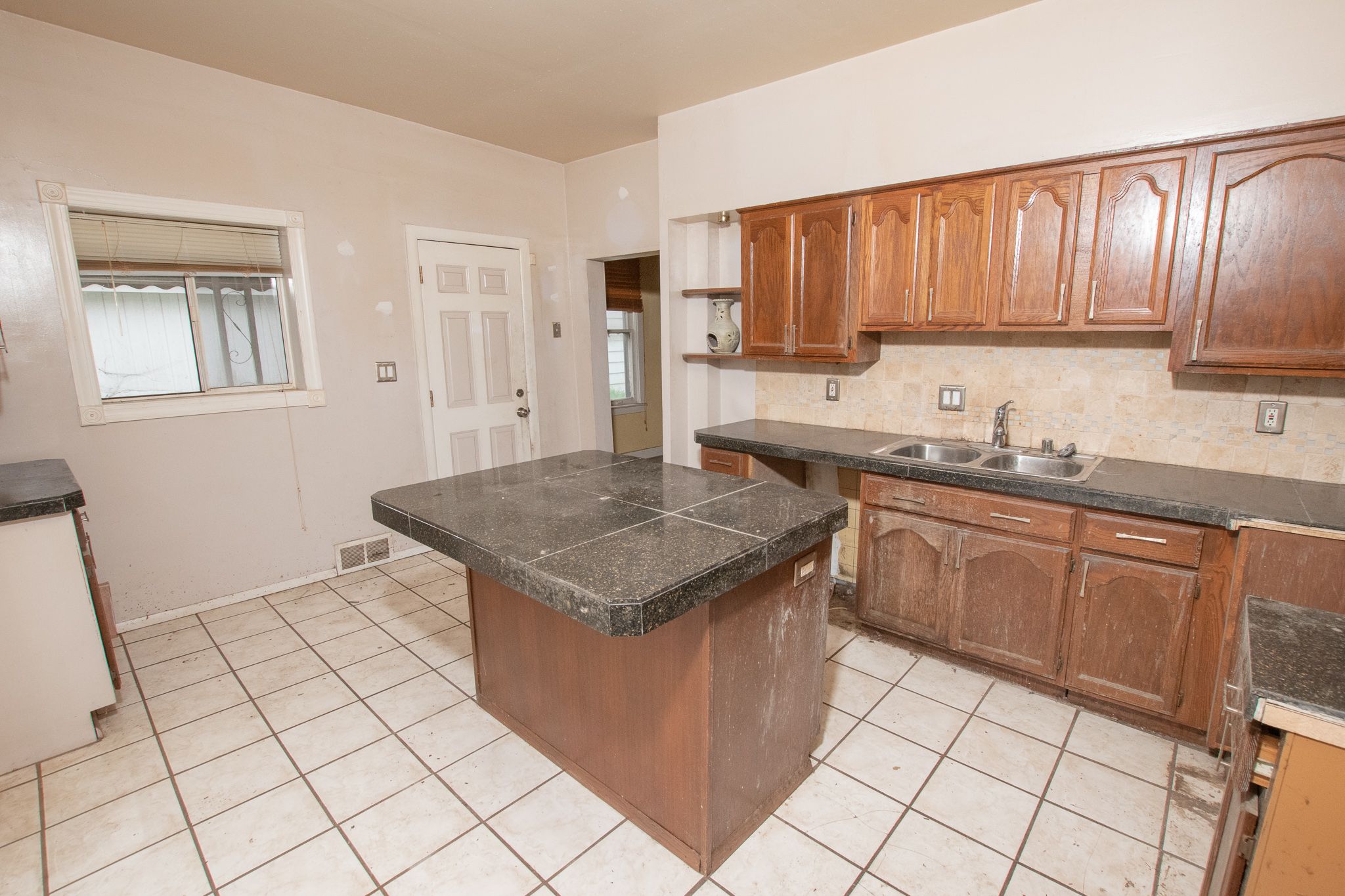 3422 CLIPPERT Street