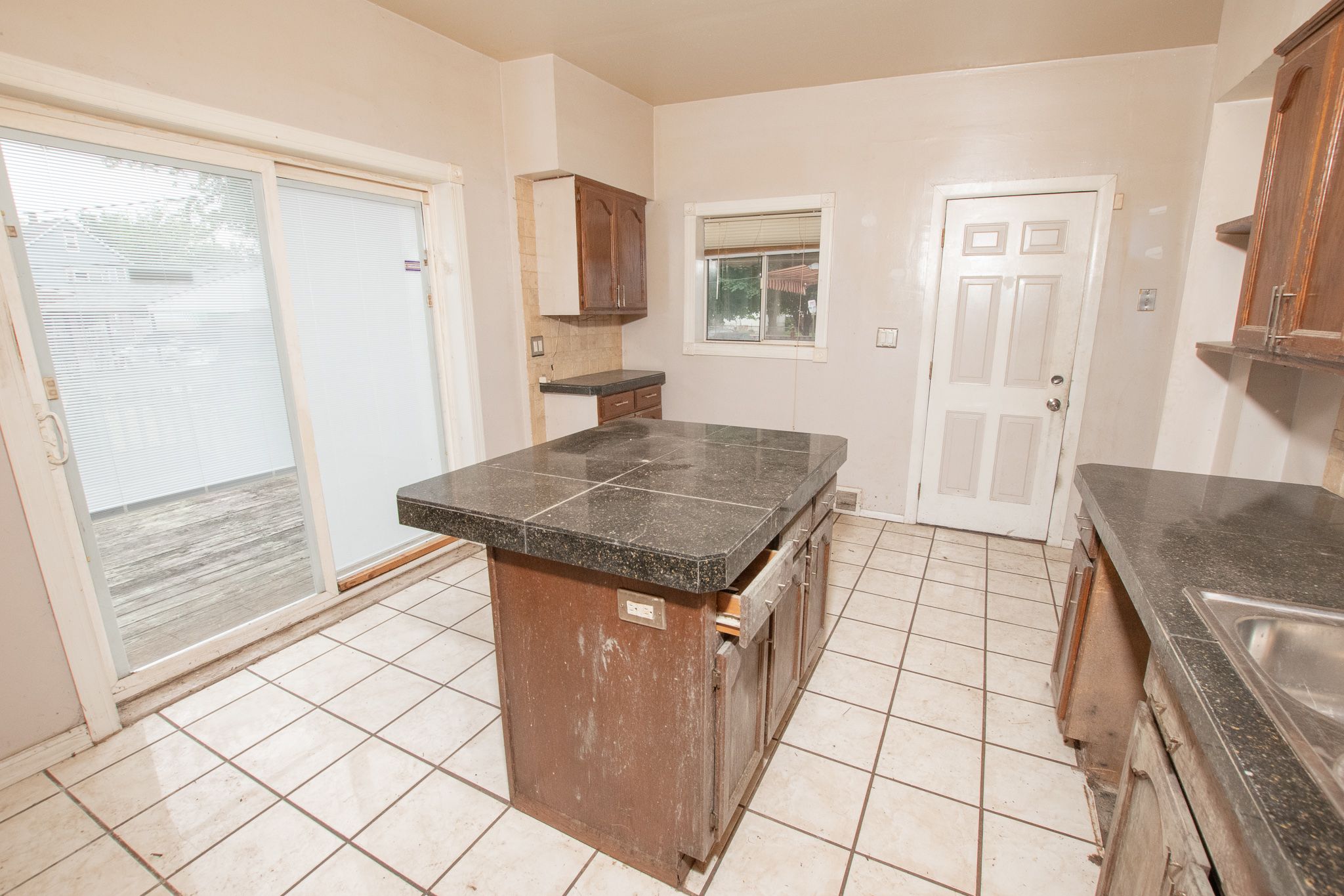 3422 CLIPPERT Street