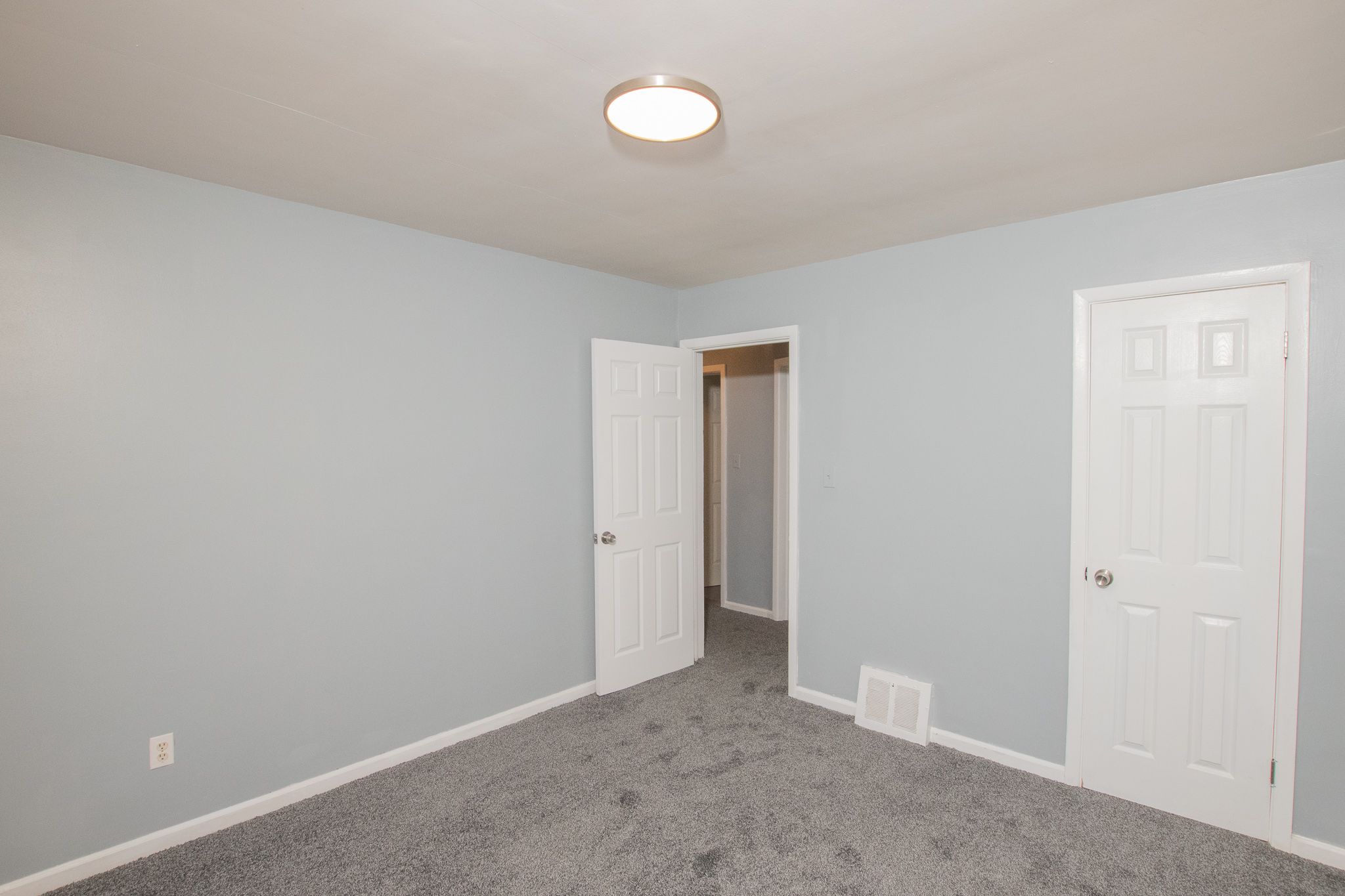 7710 ARTESIAN Street