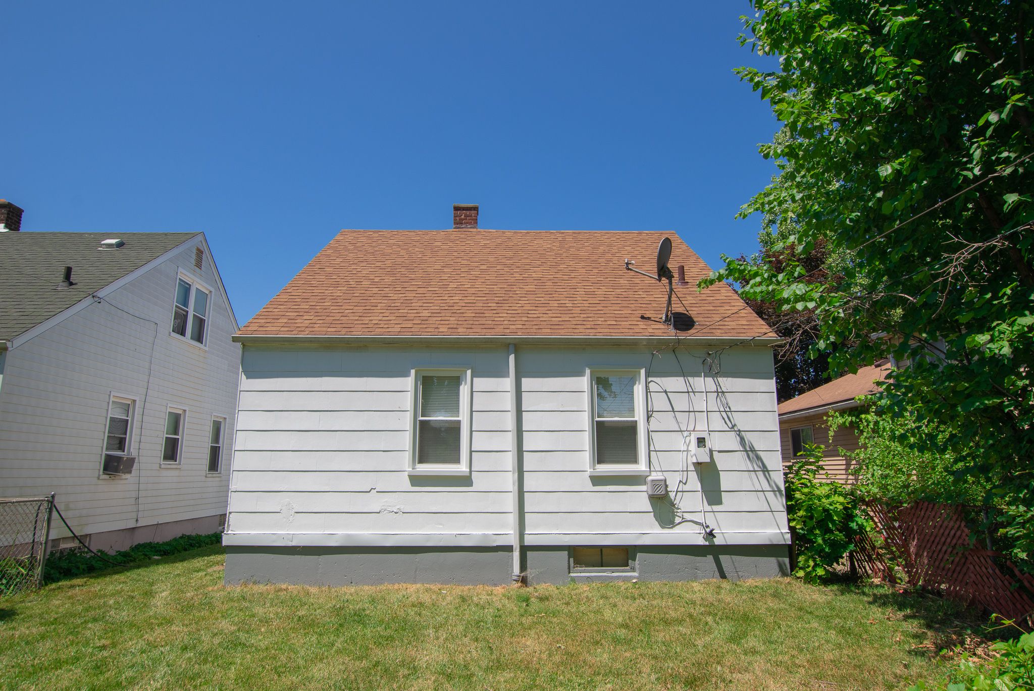 7710 ARTESIAN Street