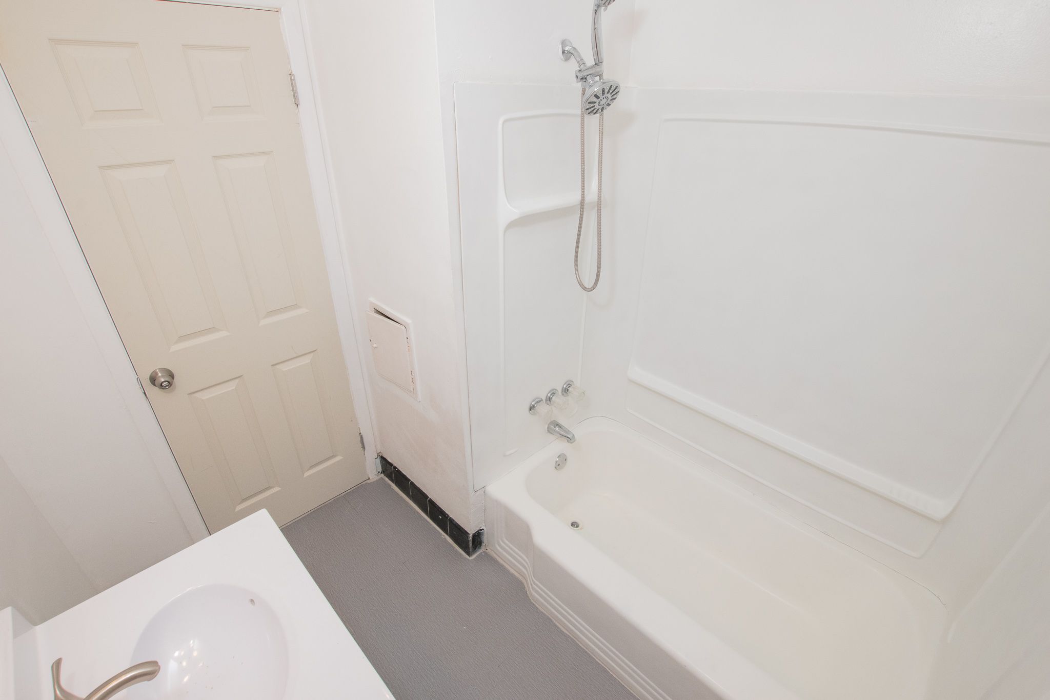 7710 ARTESIAN Street