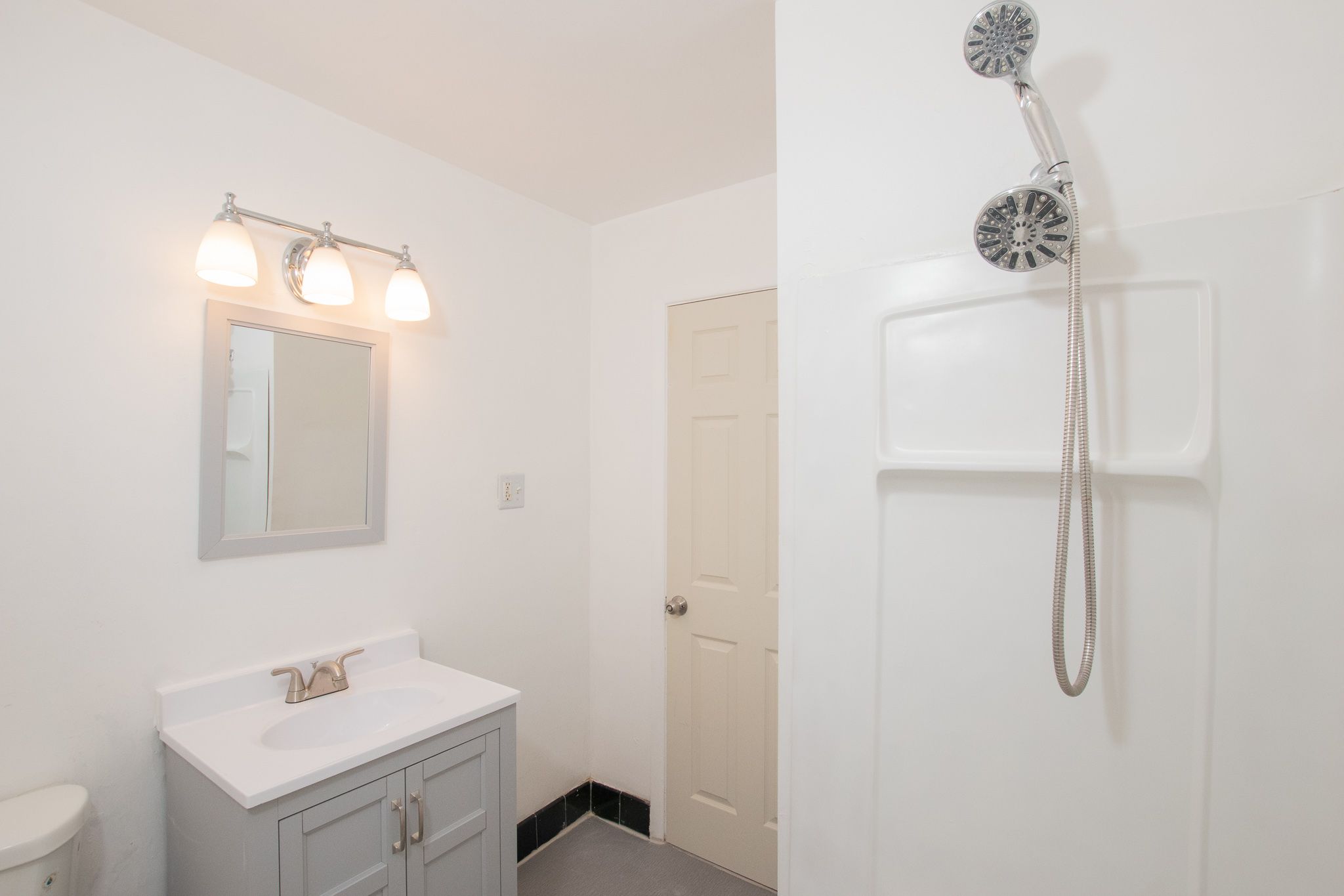 7710 ARTESIAN Street