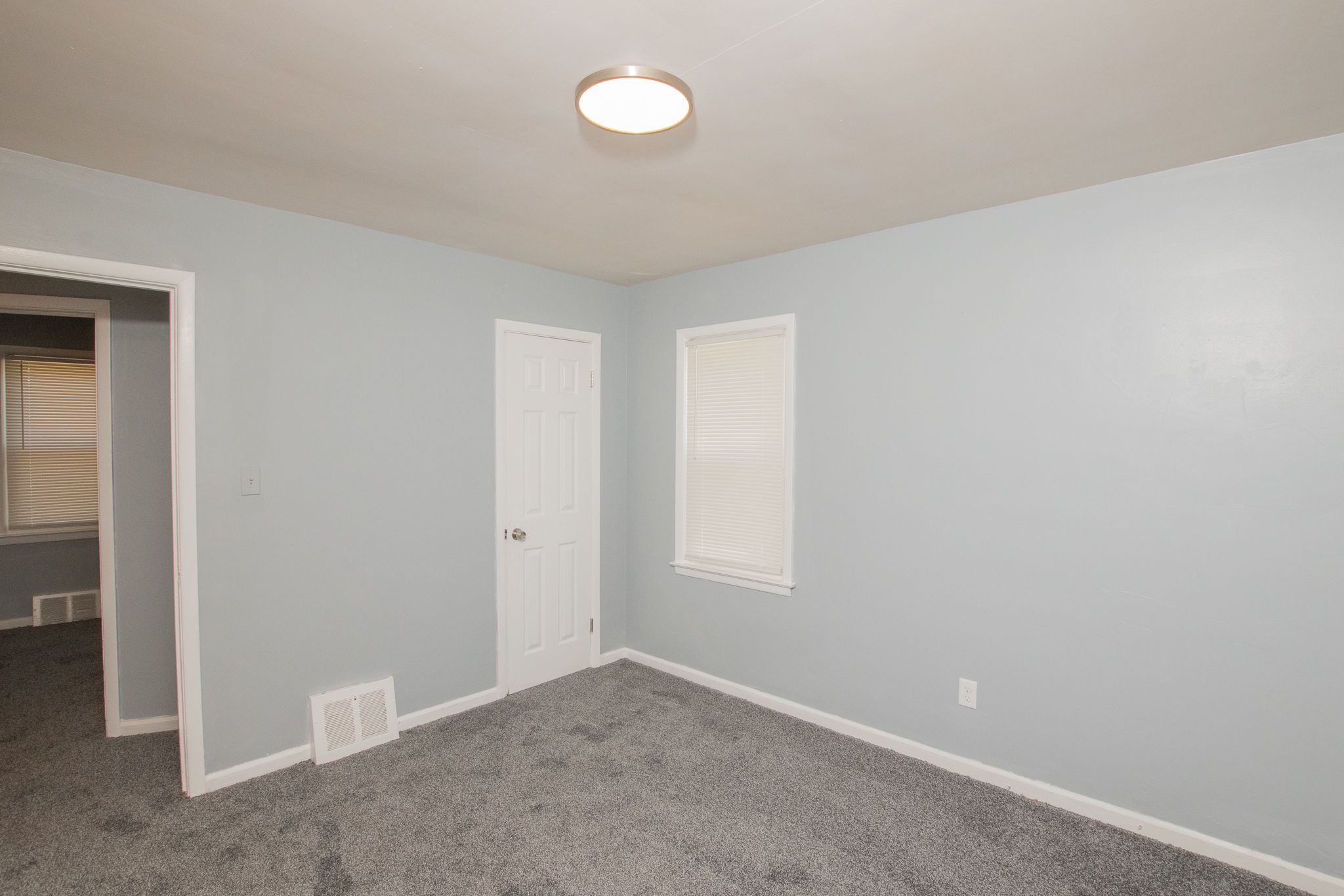 7710 ARTESIAN Street