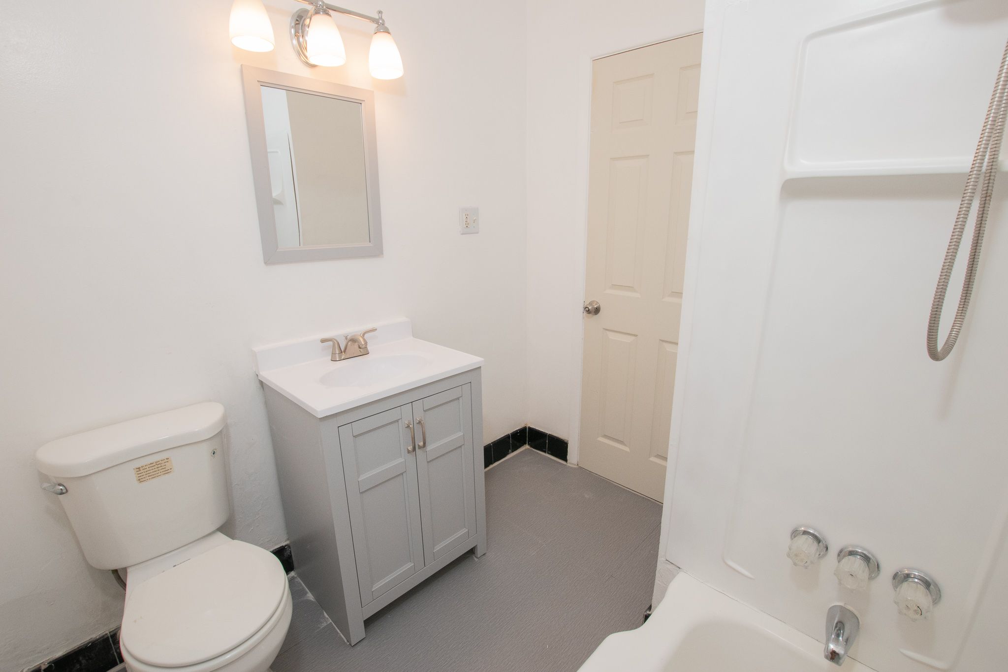 7710 ARTESIAN Street