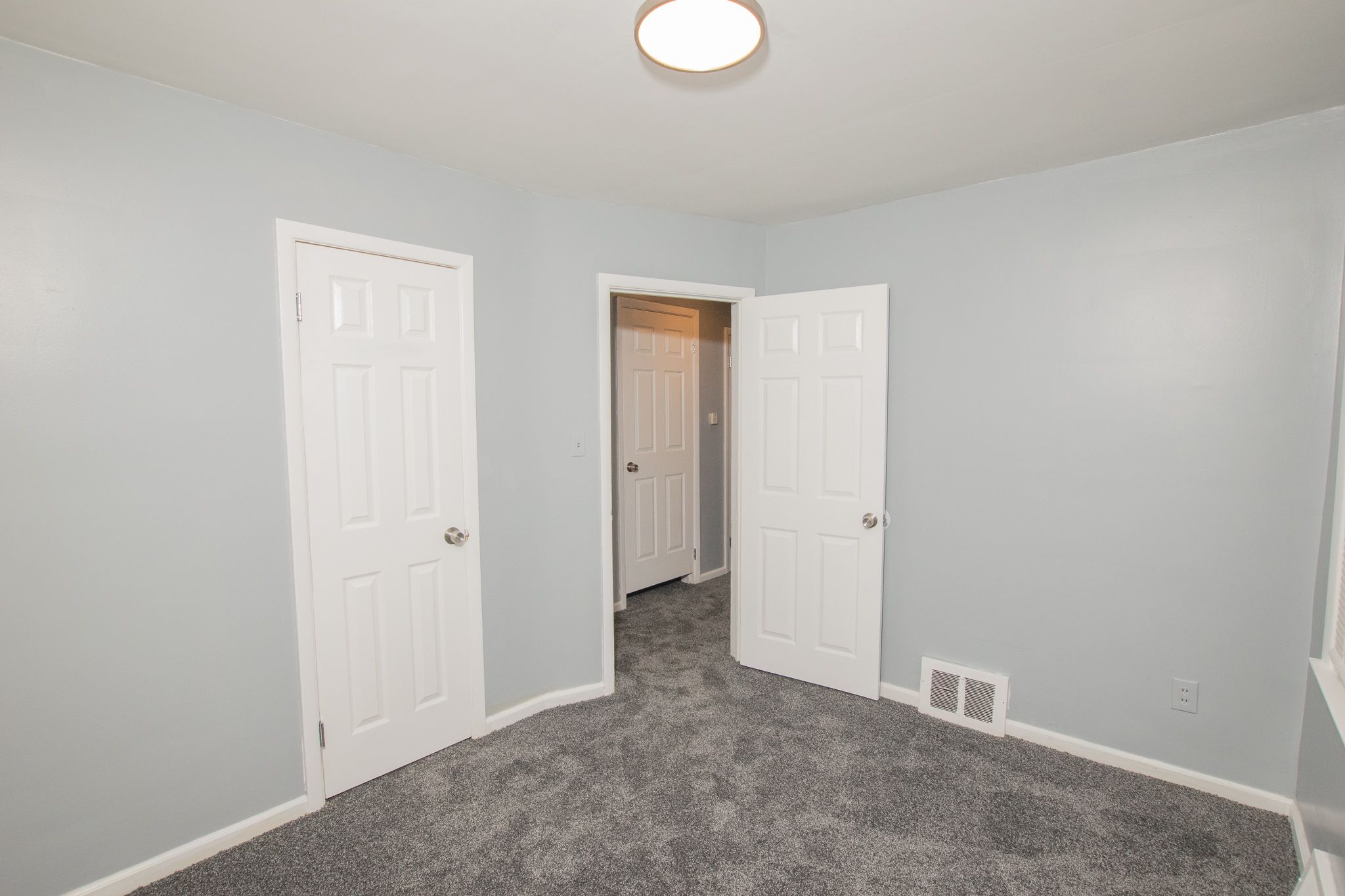 7710 ARTESIAN Street